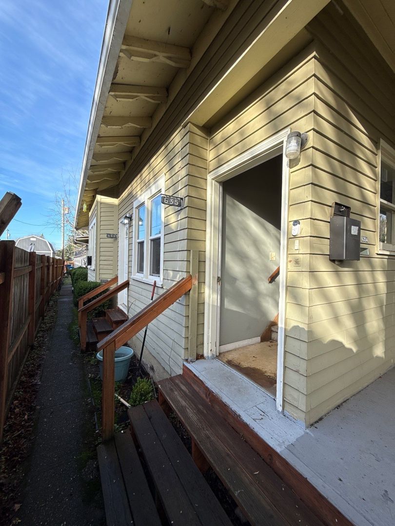 NE Salem Studio, 1 Bath, Apartment, Close to Downtown,  AVAILABLE NOW! property image