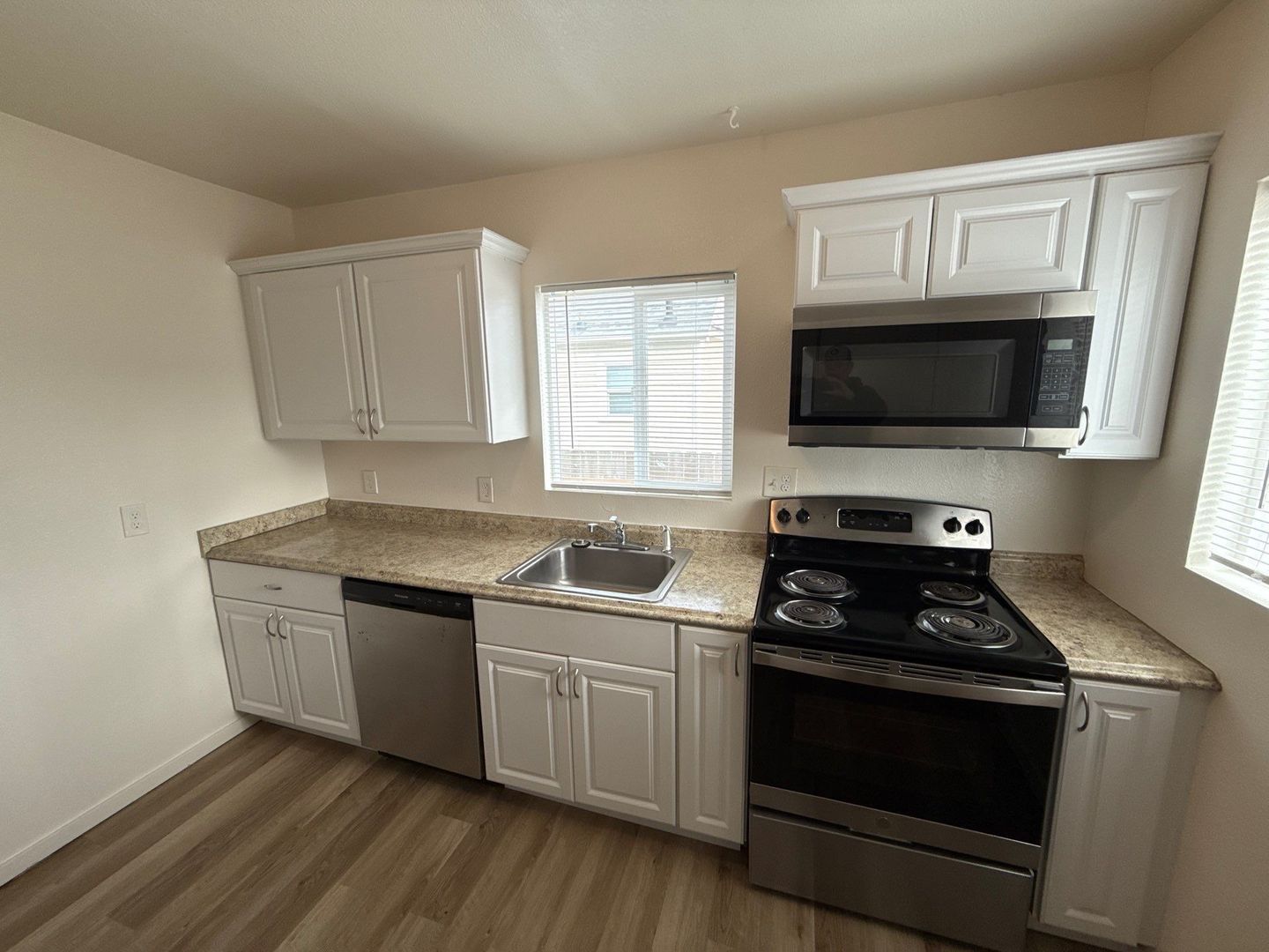 Cozy 3 Bed + Bonus Room, 1 Bath 2-Story Home in NE Salem | AVAILABLE NOW! property image