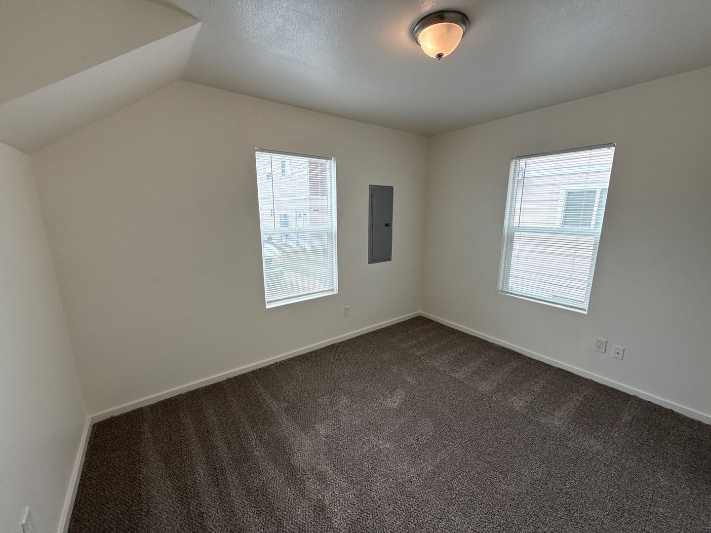 Cozy 3 Bed + Bonus Room, 1 Bath 2-Story Home in NE Salem | AVAILABLE NOW! property image