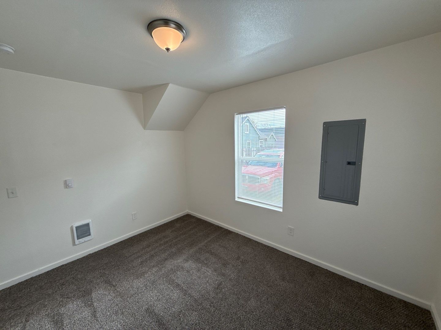 Cozy 3 Bed + Bonus Room, 1 Bath 2-Story Home in NE Salem | AVAILABLE NOW! property image