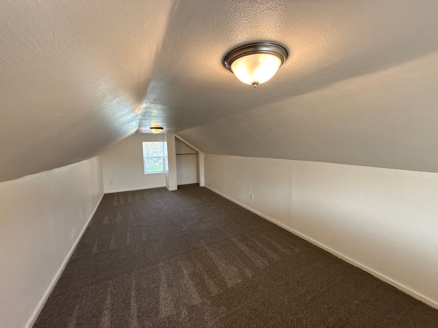 Cozy 3 Bed + Bonus Room, 1 Bath 2-Story Home in NE Salem | AVAILABLE NOW! property image