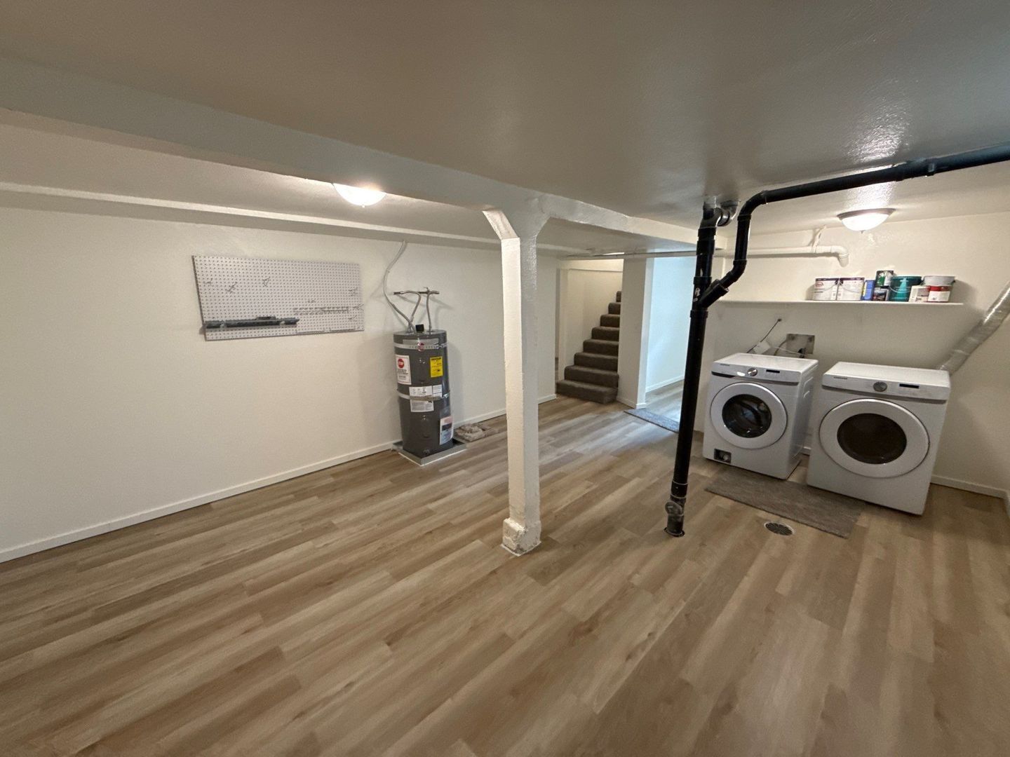 Cozy 3 Bed + Bonus Room, 1 Bath 2-Story Home in NE Salem | AVAILABLE NOW! property image