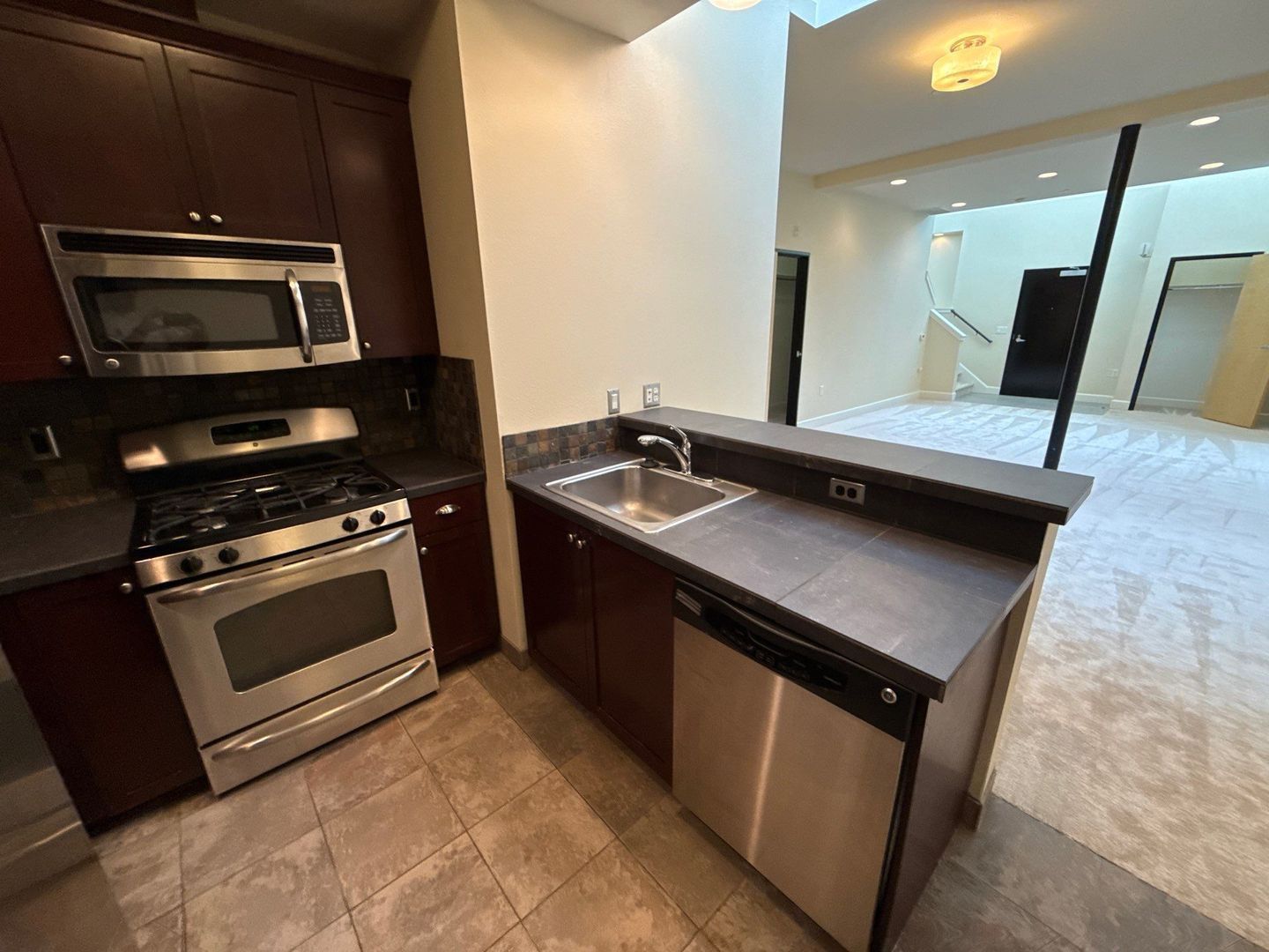 High-End Bi-Level Loft: 1 Bedroom + 2 Full Baths in the Heart of Salem, AVAILABLE NOW property image