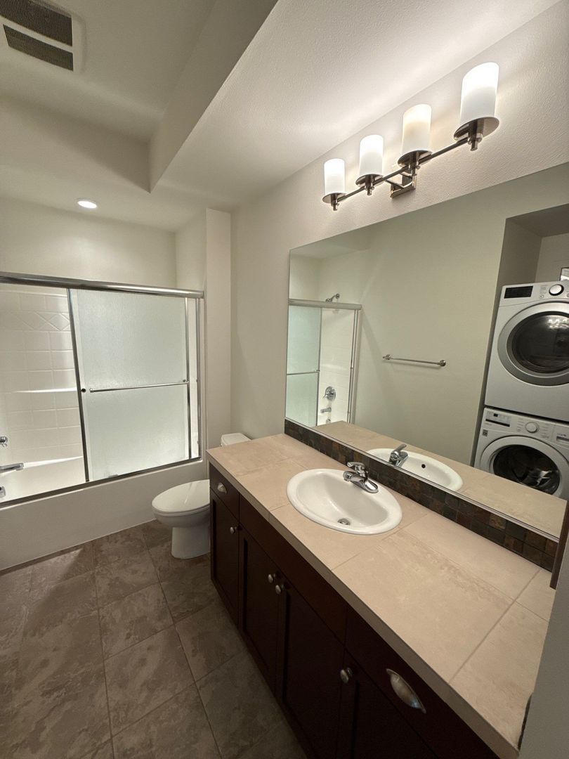 High-End Bi-Level Loft: 1 Bedroom + 2 Full Baths in the Heart of Salem, AVAILABLE NOW property image