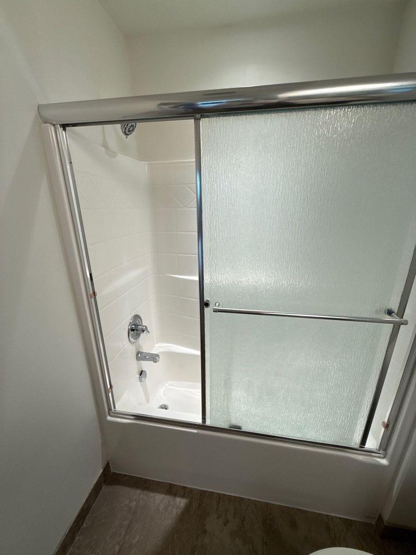 High-End Bi-Level Loft: 1 Bedroom + 2 Full Baths in the Heart of Salem, AVAILABLE NOW property image