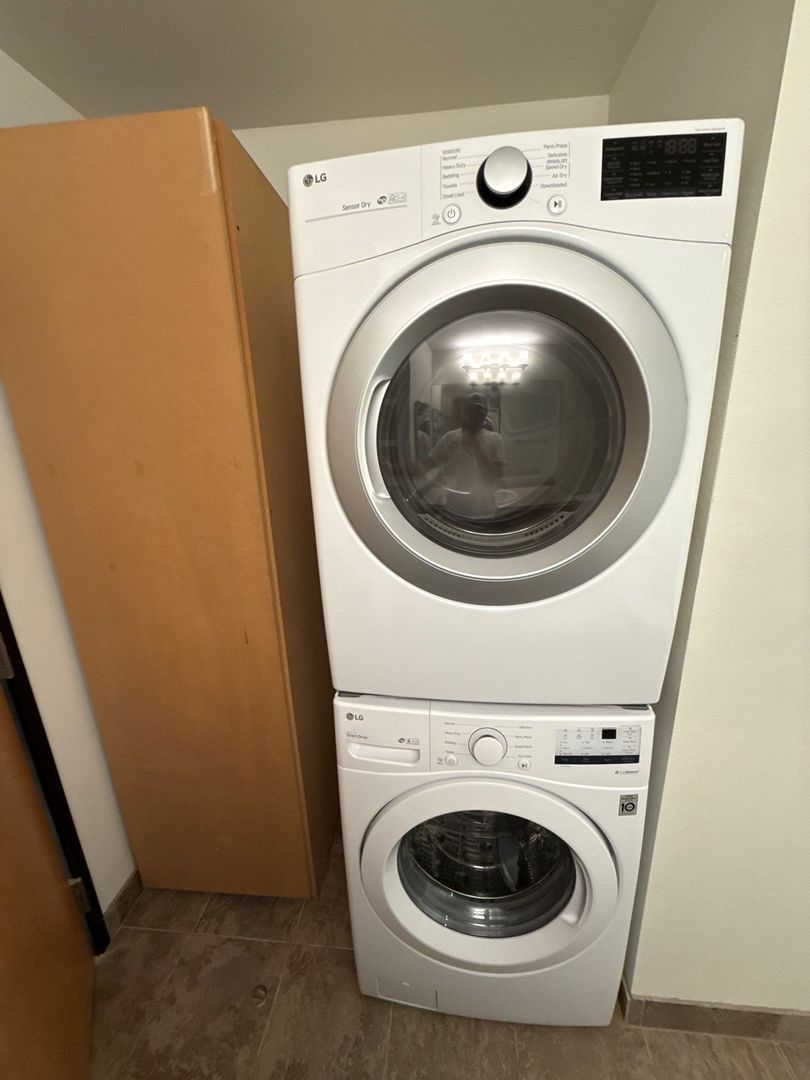 High-End Bi-Level Loft: 1 Bedroom + 2 Full Baths in the Heart of Salem, AVAILABLE NOW property image