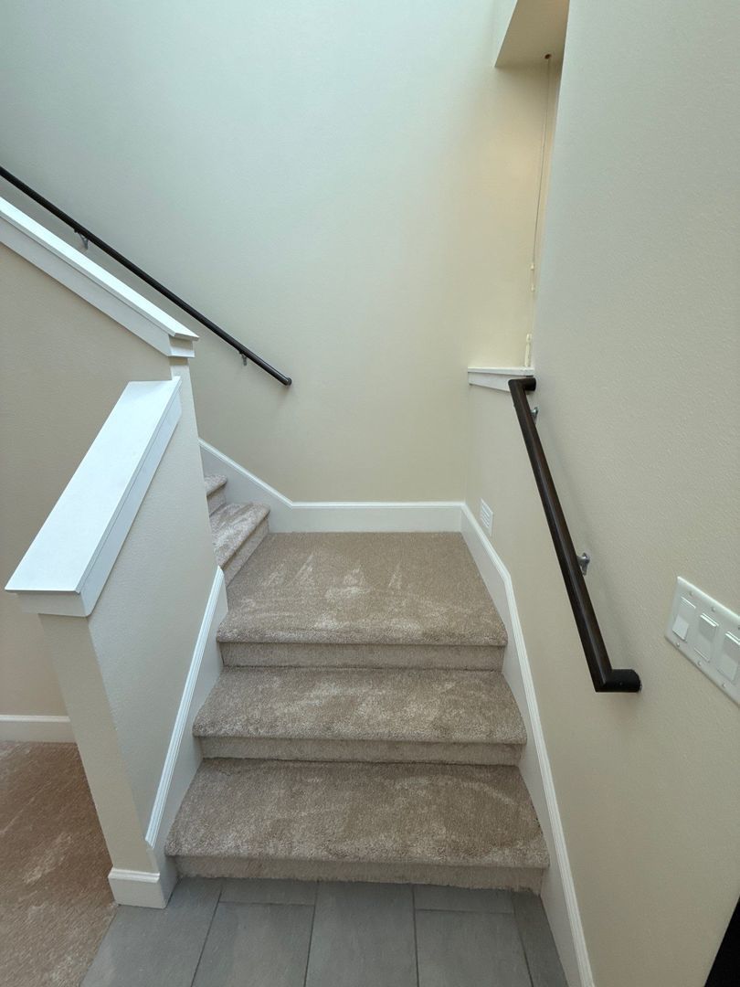 High-End Bi-Level Loft: 1 Bedroom + 2 Full Baths in the Heart of Salem, AVAILABLE NOW property image