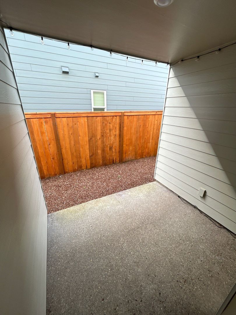 Spacious 4-Bed, 2.5-Bath 2-Story Home in Woodburn HOA Community — AVAILABLE NOW! property image