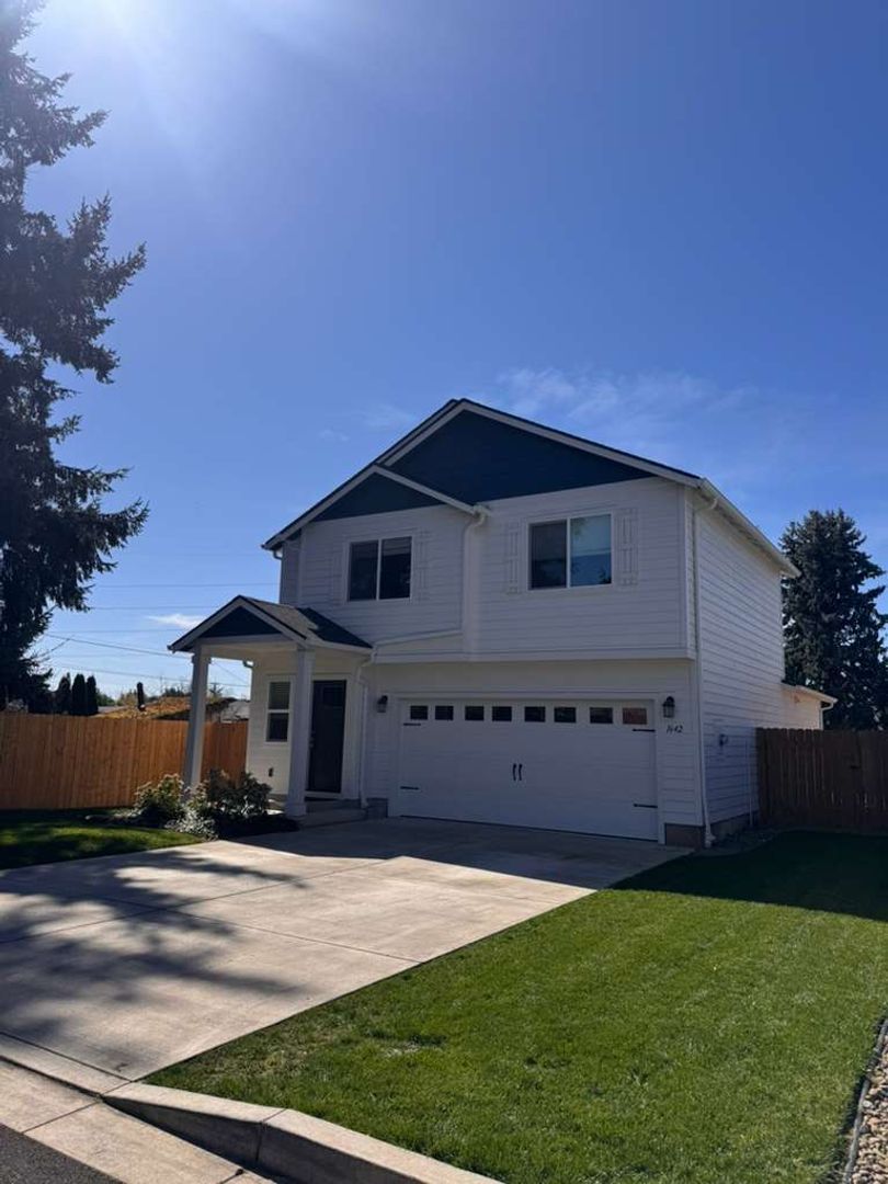 Eugene 3 Bed, 2.5 Bath, Single Family Home Pet Friendly, Fully Fenced Backyard, AVAILABLE NOW! property image
