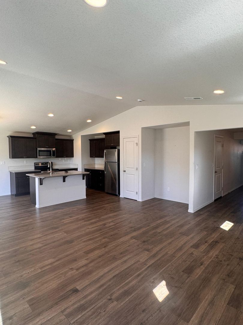 Eugene 3 Bed, 2.5 Bath, Single Family Home Pet Friendly, Fully Fenced Backyard, AVAILABLE NOW! property image