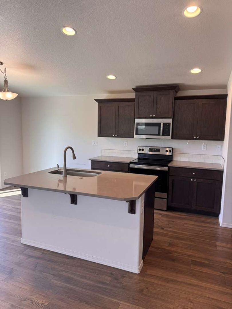 Eugene 3 Bed, 2.5 Bath, Single Family Home Pet Friendly, Fully Fenced Backyard, AVAILABLE NOW! property image