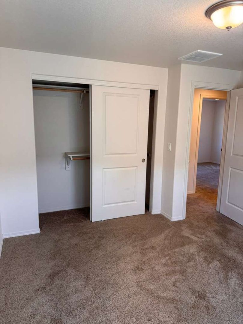 Eugene 3 Bed, 2.5 Bath, Single Family Home Pet Friendly, Fully Fenced Backyard, AVAILABLE NOW! property image