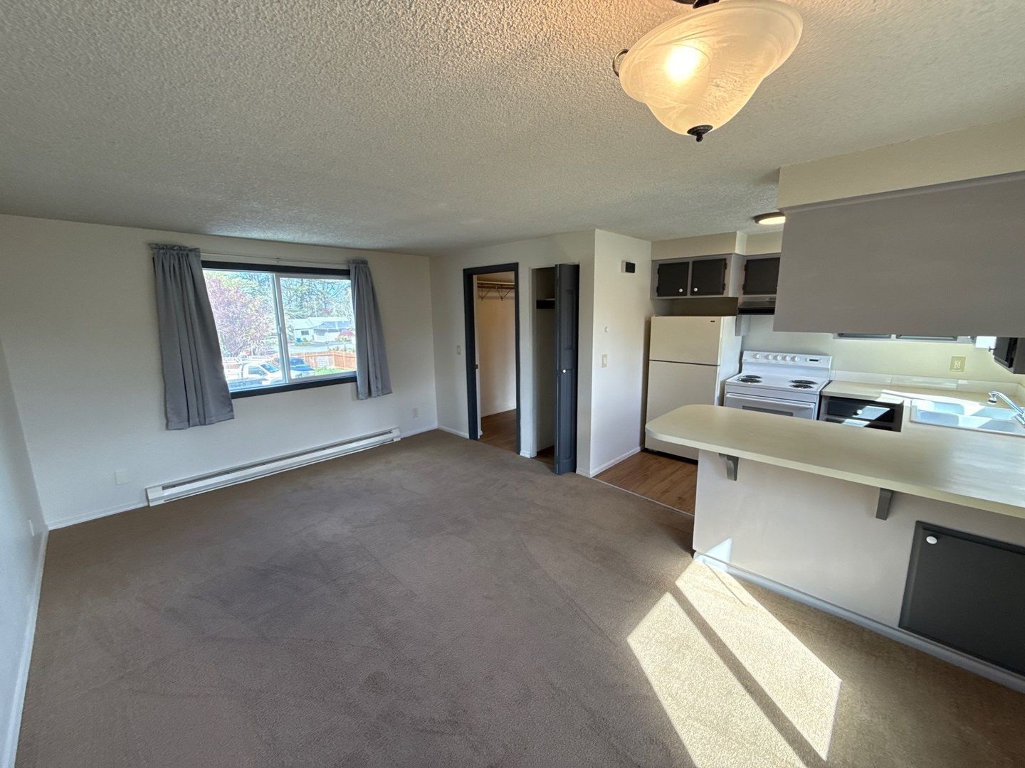 SE Salem, 1 Bed, 1 Bath, 2nd Floor Apartment, W/S/G Paid, AVAILABLE NOW! property image