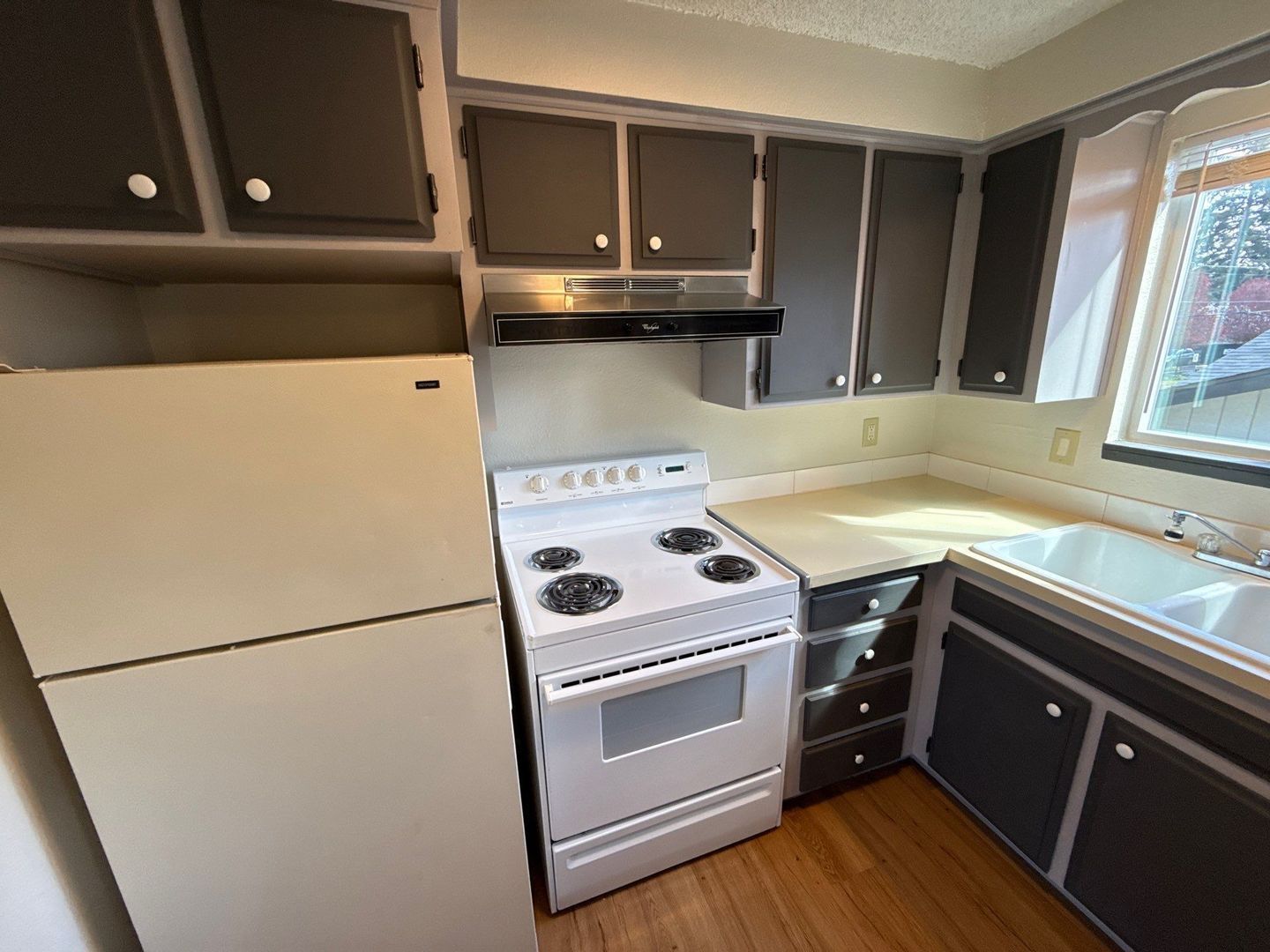 SE Salem, 1 Bed, 1 Bath, 2nd Floor Apartment, W/S/G Paid, AVAILABLE NOW! property image