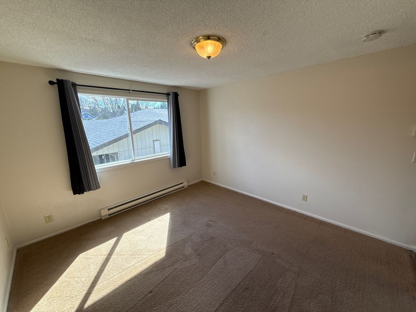 SE Salem, 1 Bed, 1 Bath, 2nd Floor Apartment, W/S/G Paid, AVAILABLE NOW! property image