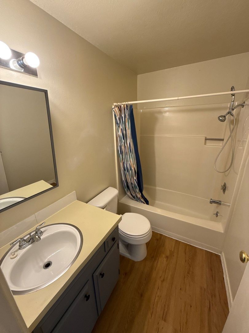 SE Salem, 1 Bed, 1 Bath, 2nd Floor Apartment, W/S/G Paid, AVAILABLE NOW! property image