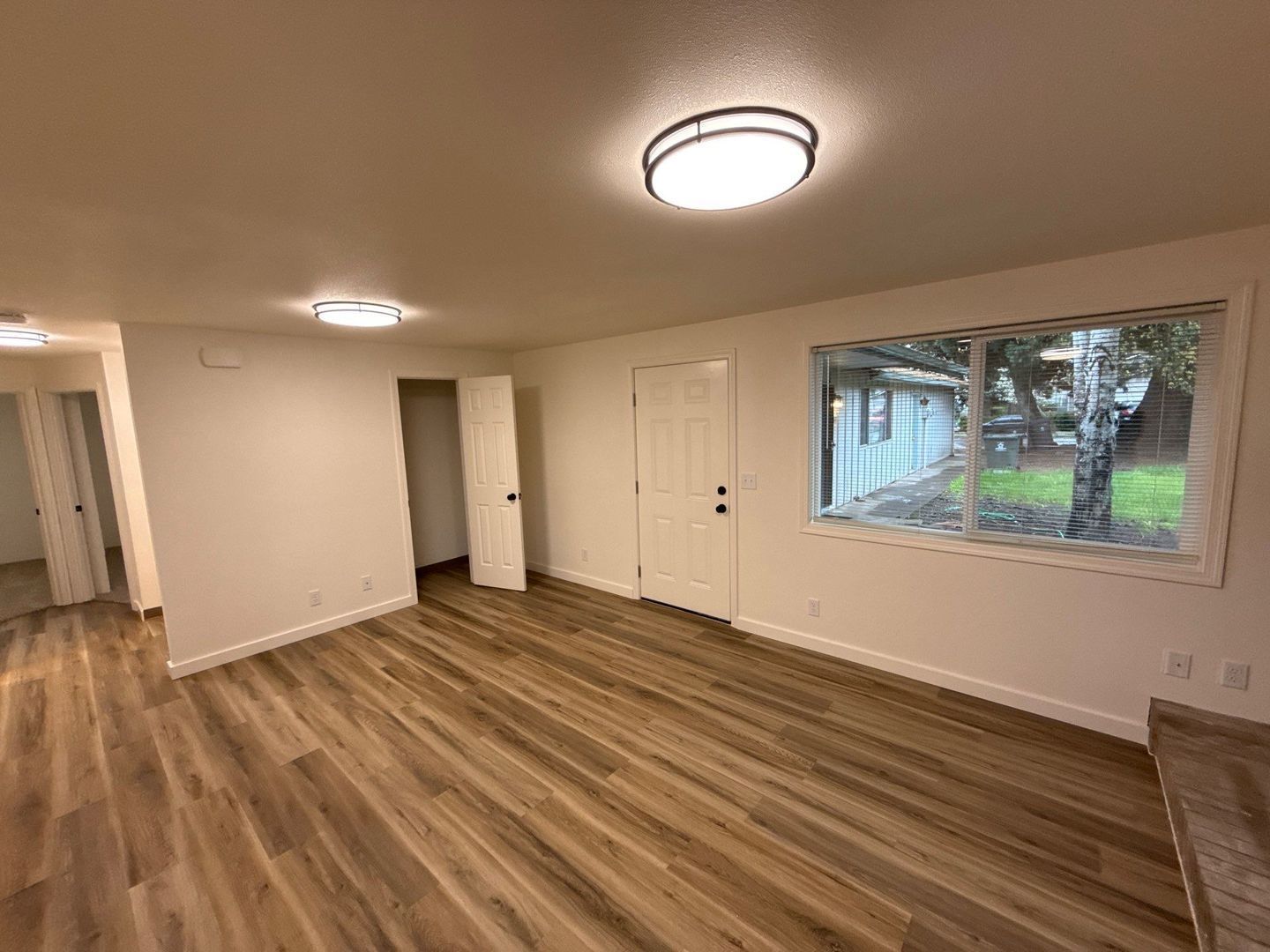 SE Salem Fully Remodeled 2 Bed, 1 Bath, Duplex, w/Washer & Dryer Hook-Ups, AVAILABLE NOW! property image