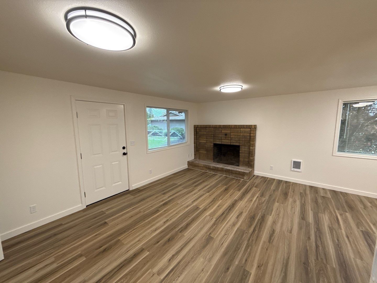 SE Salem Fully Remodeled 2 Bed, 1 Bath, Duplex, w/Washer & Dryer Hook-Ups, AVAILABLE NOW! property image