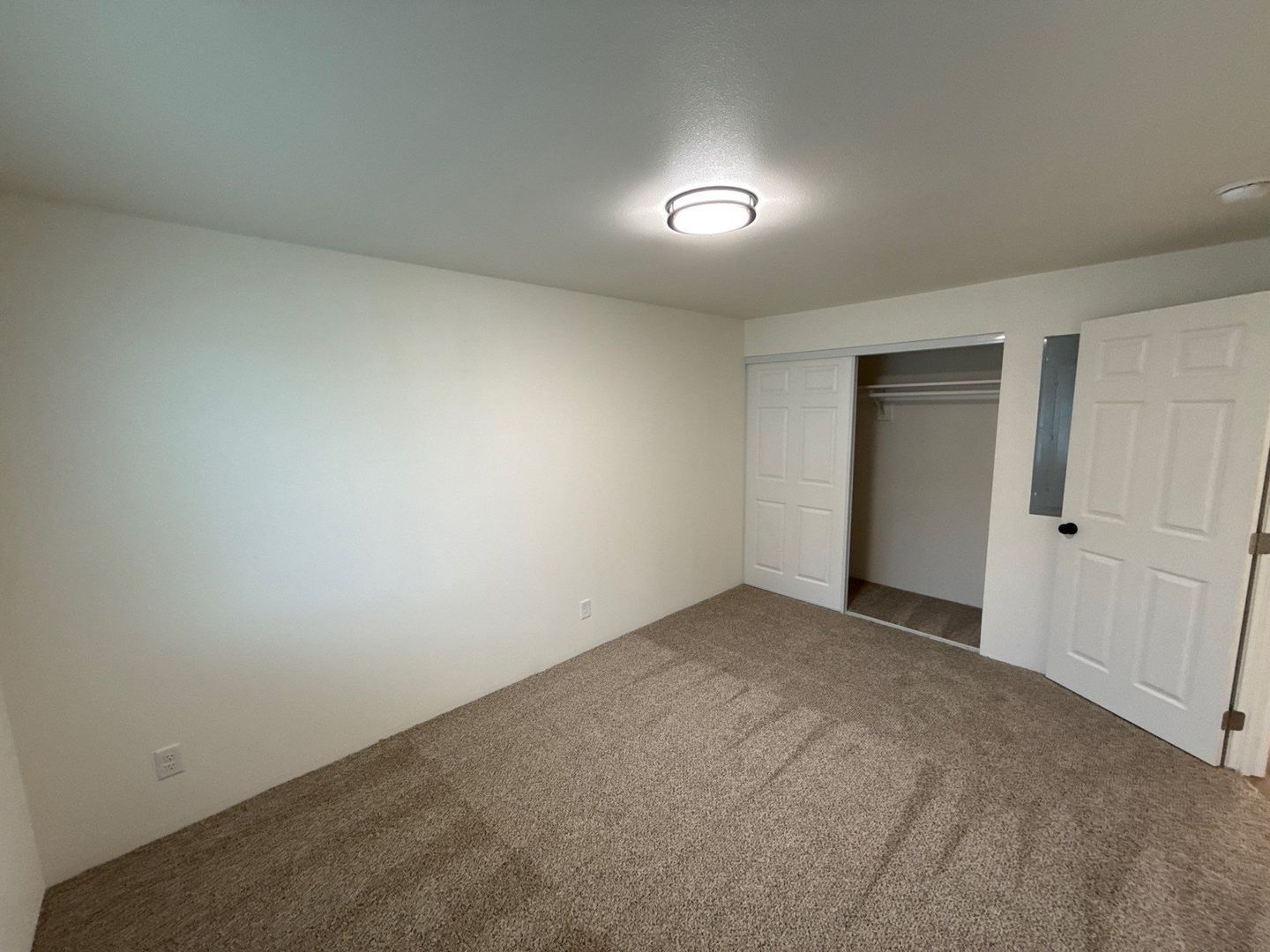 SE Salem Fully Remodeled 2 Bed, 1 Bath, Duplex, w/Washer & Dryer Hook-Ups, AVAILABLE NOW! property image