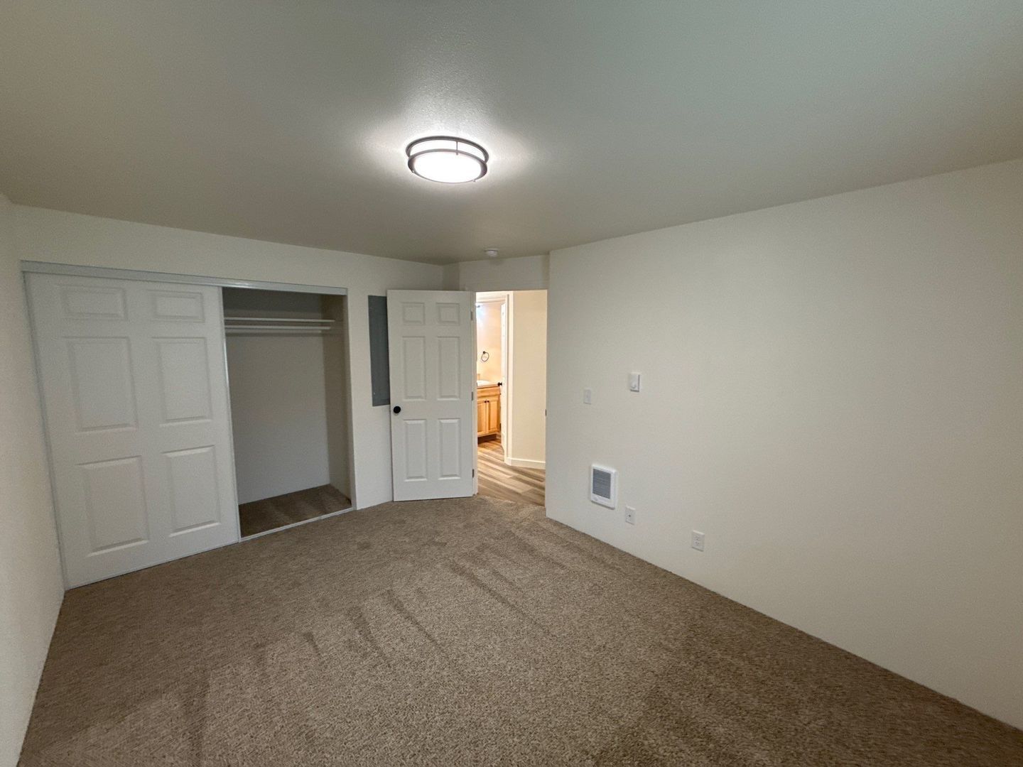 SE Salem Fully Remodeled 2 Bed, 1 Bath, Duplex, w/Washer & Dryer Hook-Ups, AVAILABLE NOW! property image