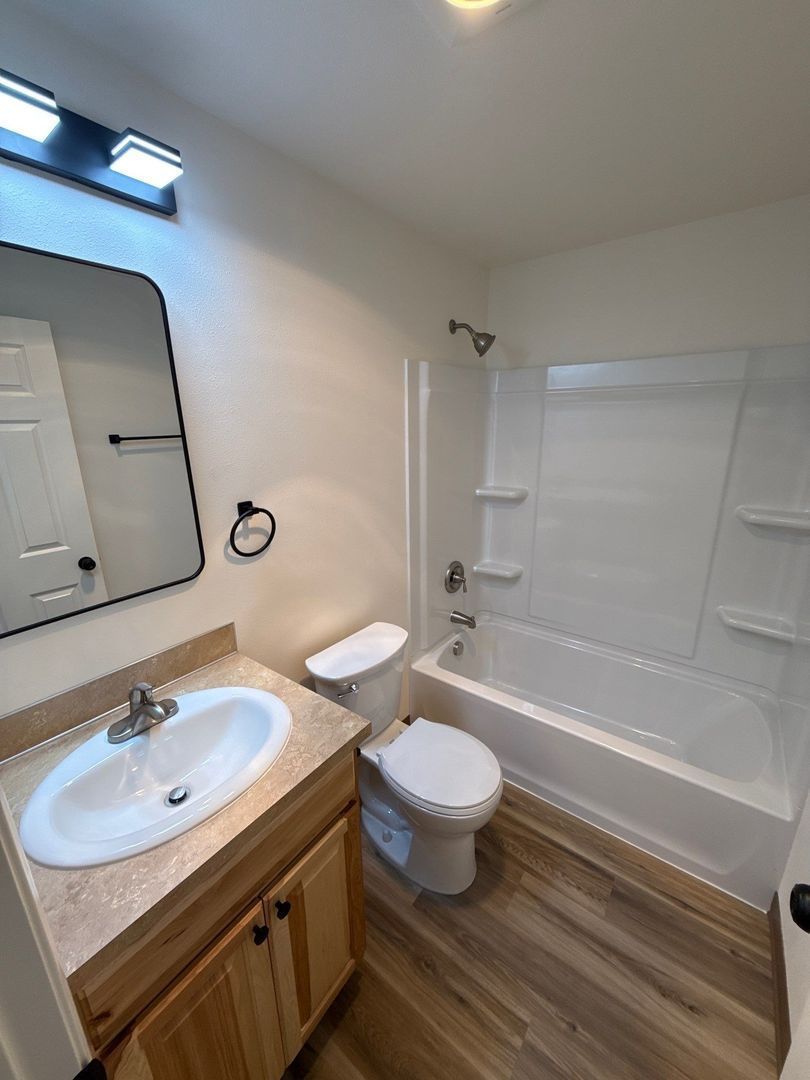 SE Salem Fully Remodeled 2 Bed, 1 Bath, Duplex, w/Washer & Dryer Hook-Ups, AVAILABLE NOW! property image