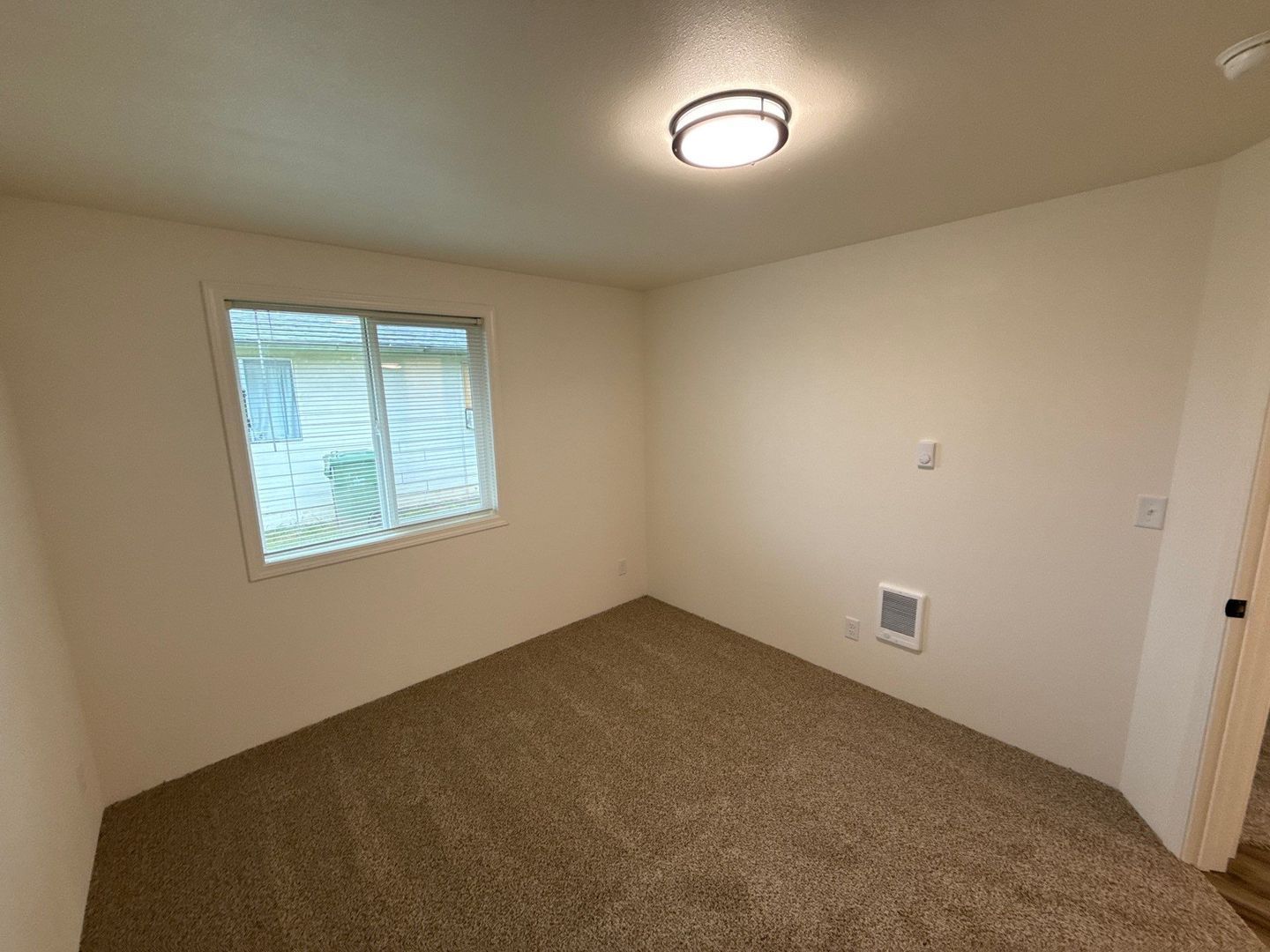 SE Salem Fully Remodeled 2 Bed, 1 Bath, Duplex, w/Washer & Dryer Hook-Ups, AVAILABLE NOW! property image