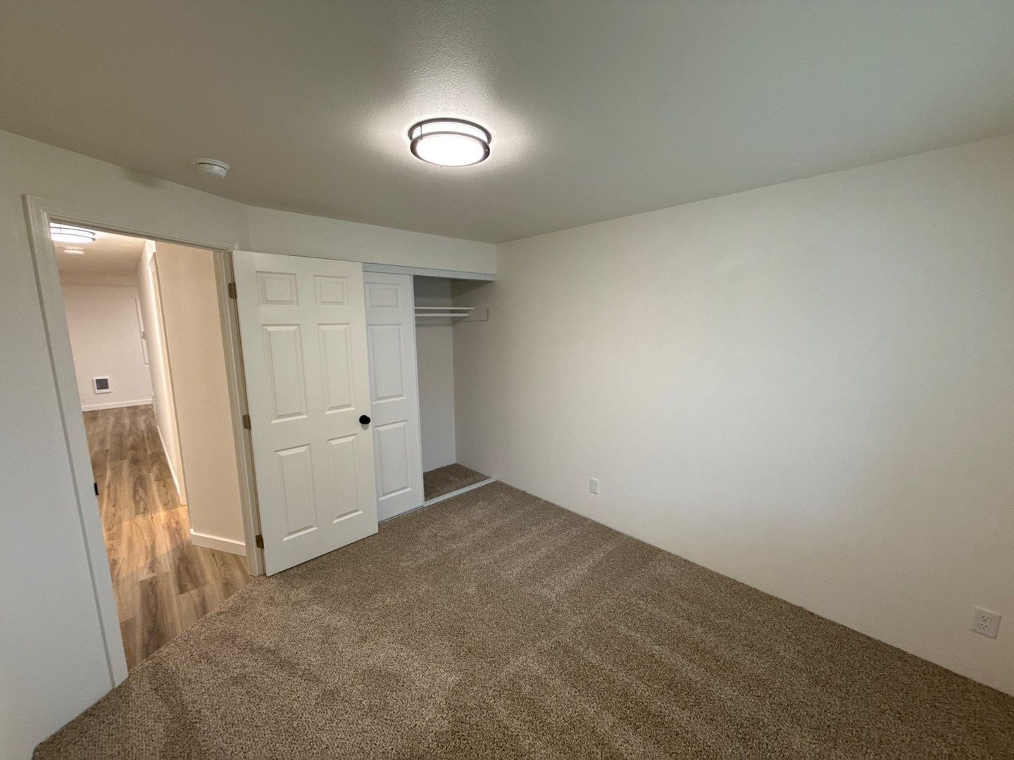 SE Salem Fully Remodeled 2 Bed, 1 Bath, Duplex, w/Washer & Dryer Hook-Ups, AVAILABLE NOW! property image