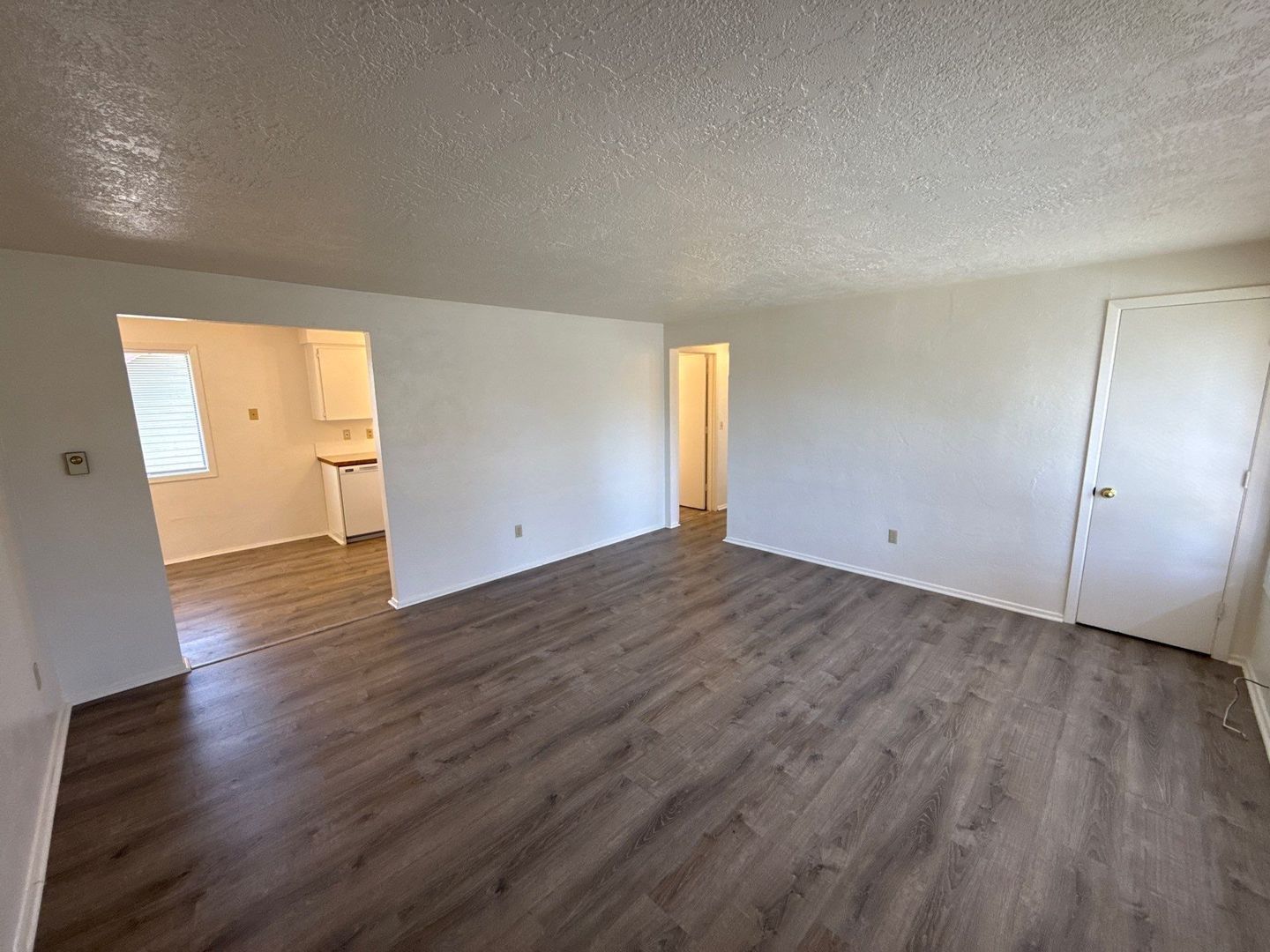 SE Salem 2 Bed 1 Bath 2nd Floor, Apartment, W/S/G Paid, AVAILABLE NOW! property image