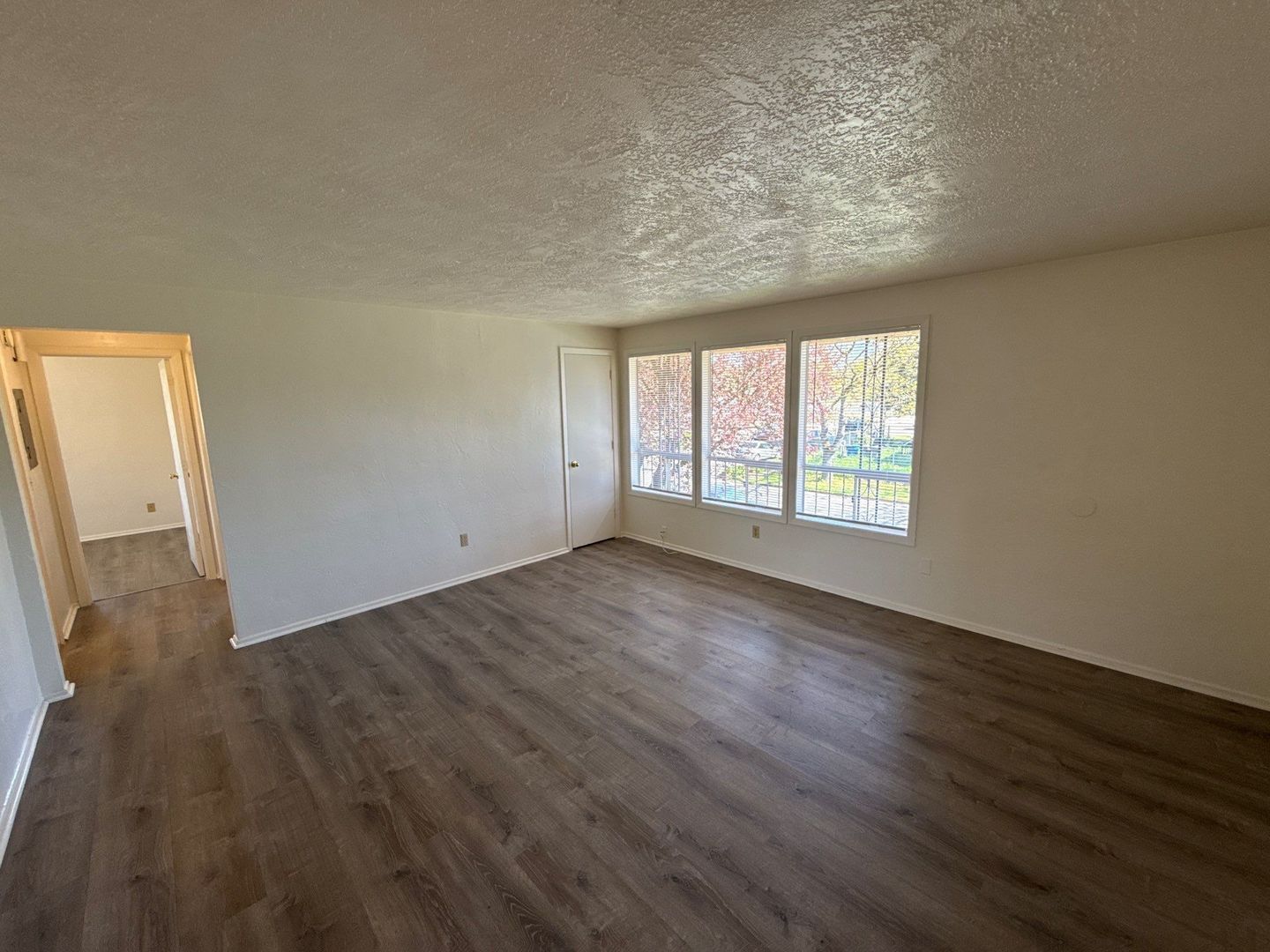 SE Salem 2 Bed 1 Bath 2nd Floor, Apartment, W/S/G Paid, AVAILABLE NOW! property image