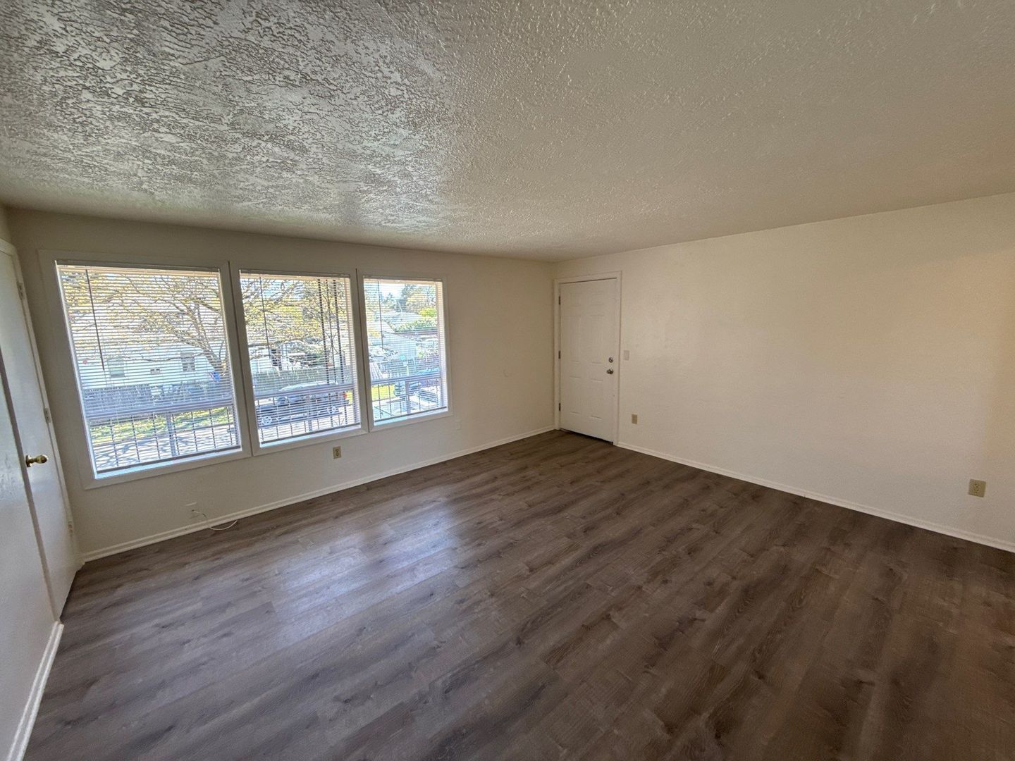 SE Salem 2 Bed 1 Bath 2nd Floor, Apartment, W/S/G Paid, AVAILABLE NOW! property image