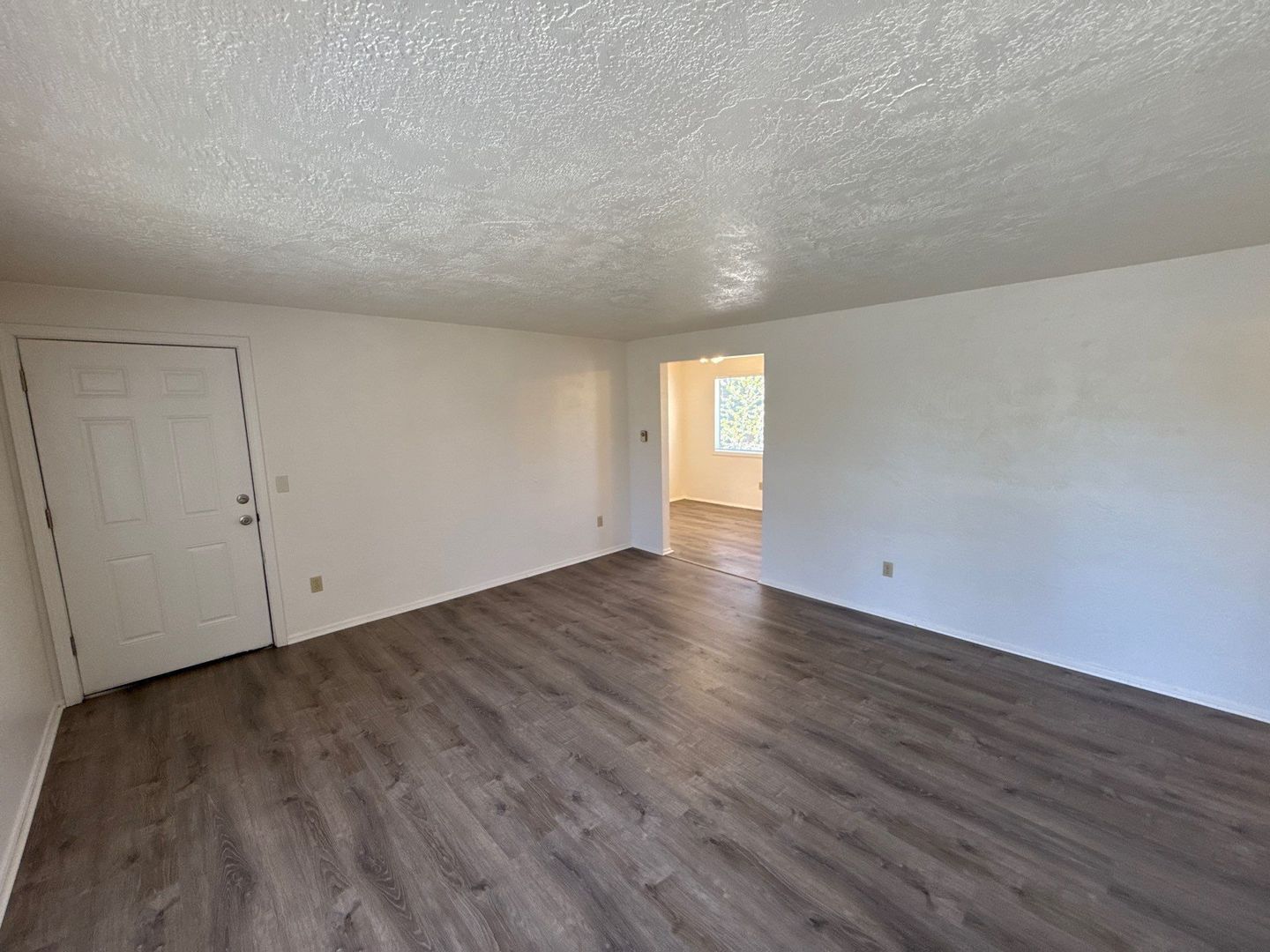 SE Salem 2 Bed 1 Bath 2nd Floor, Apartment, W/S/G Paid, AVAILABLE NOW! property image