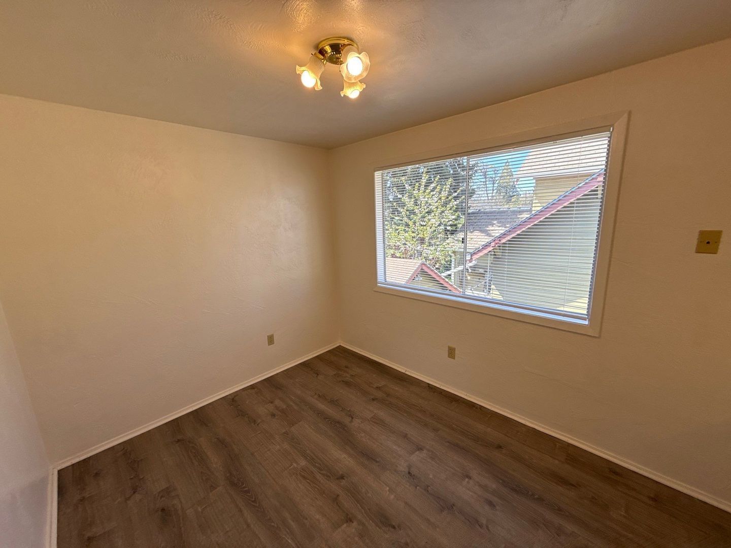 SE Salem 2 Bed 1 Bath 2nd Floor, Apartment, W/S/G Paid, AVAILABLE NOW! property image