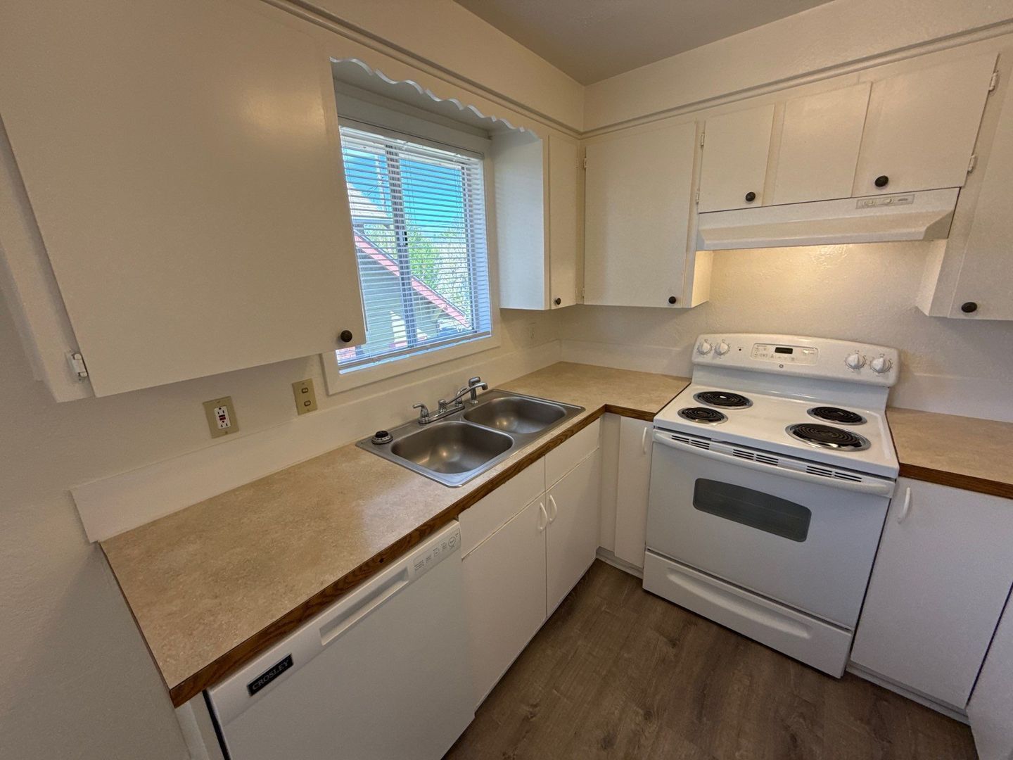 SE Salem 2 Bed 1 Bath 2nd Floor, Apartment, W/S/G Paid, AVAILABLE NOW! property image