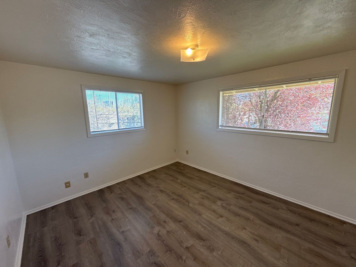 SE Salem 2 Bed 1 Bath 2nd Floor, Apartment, W/S/G Paid, AVAILABLE NOW! property image