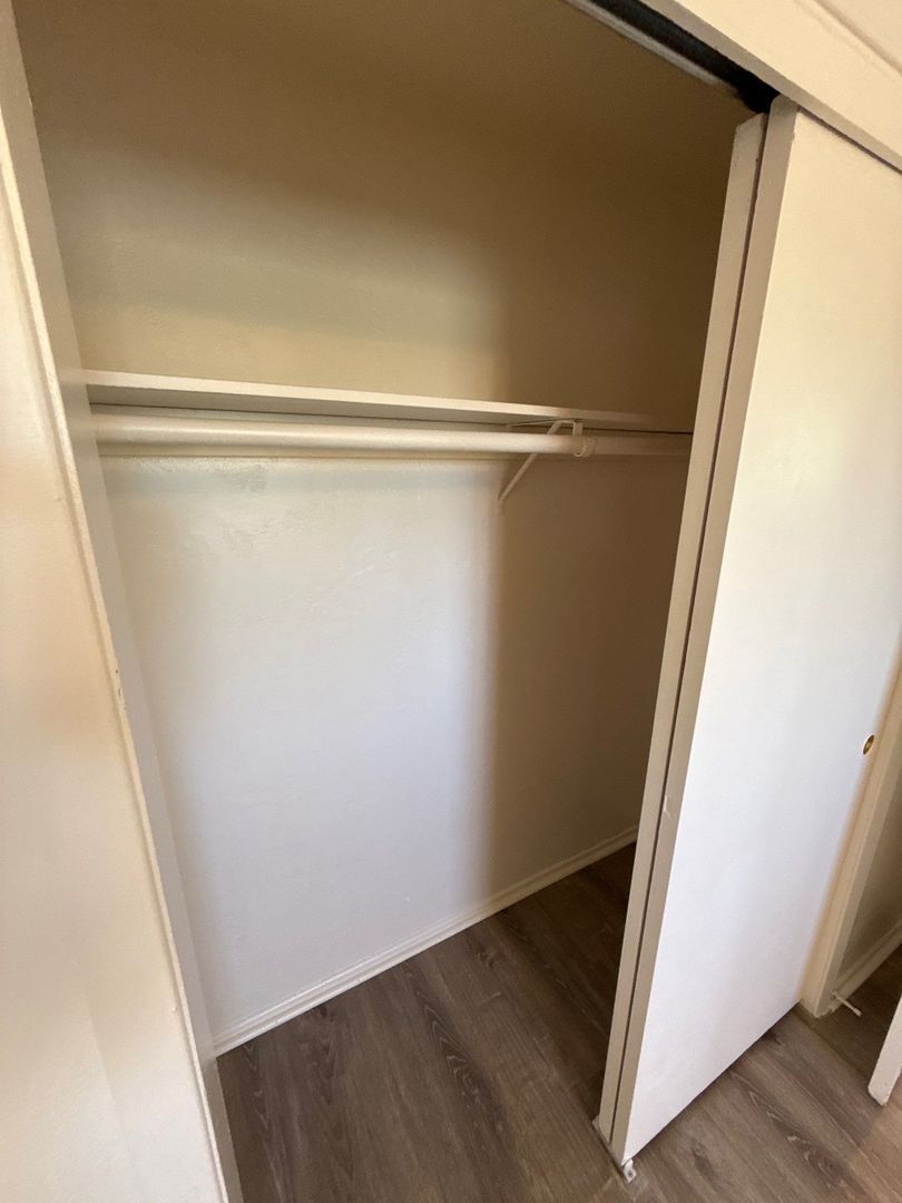 SE Salem 2 Bed 1 Bath 2nd Floor, Apartment, W/S/G Paid, AVAILABLE NOW! property image