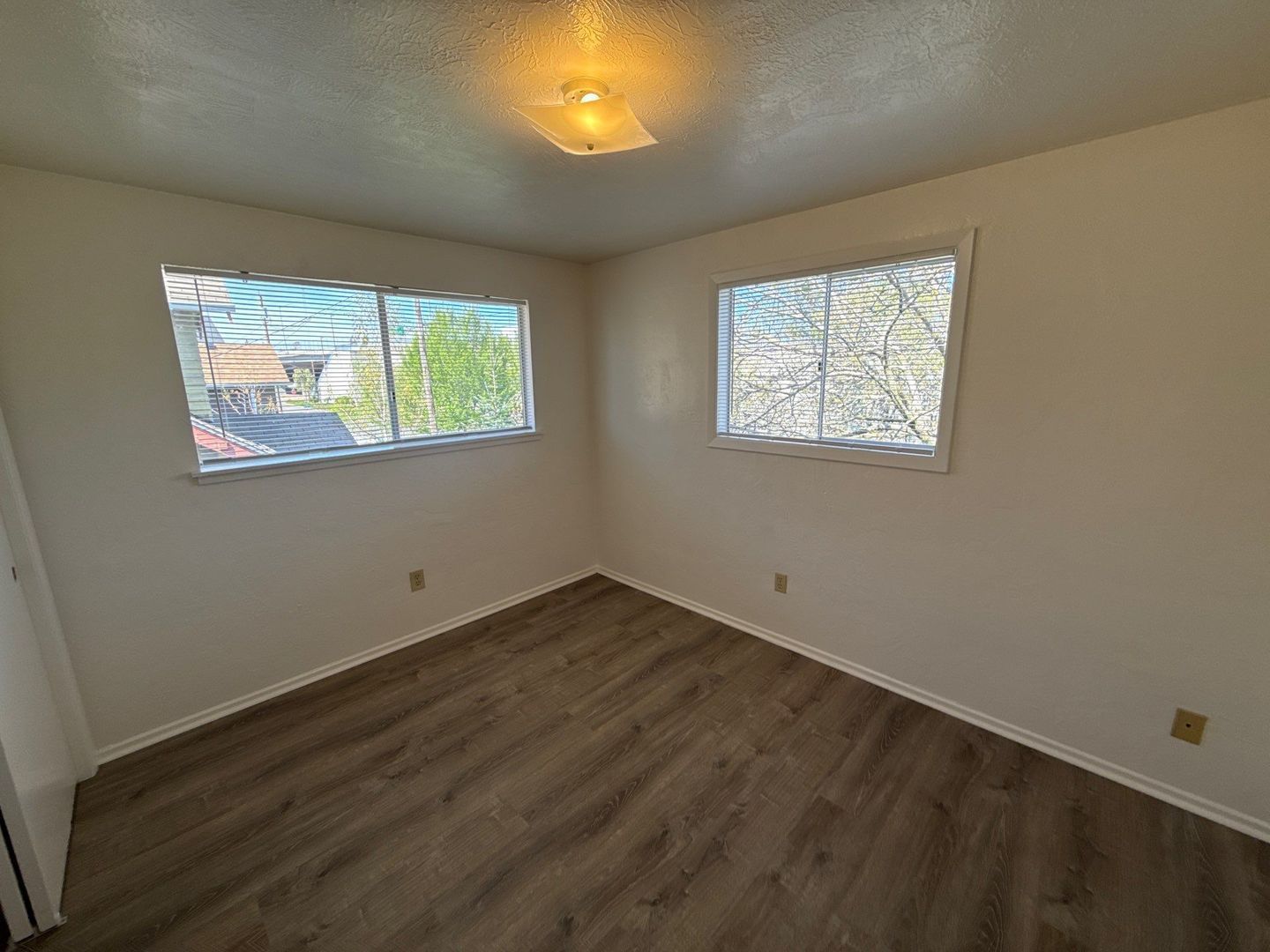 SE Salem 2 Bed 1 Bath 2nd Floor, Apartment, W/S/G Paid, AVAILABLE NOW! property image