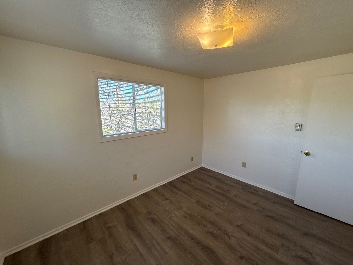 SE Salem 2 Bed 1 Bath 2nd Floor, Apartment, W/S/G Paid, AVAILABLE NOW! property image