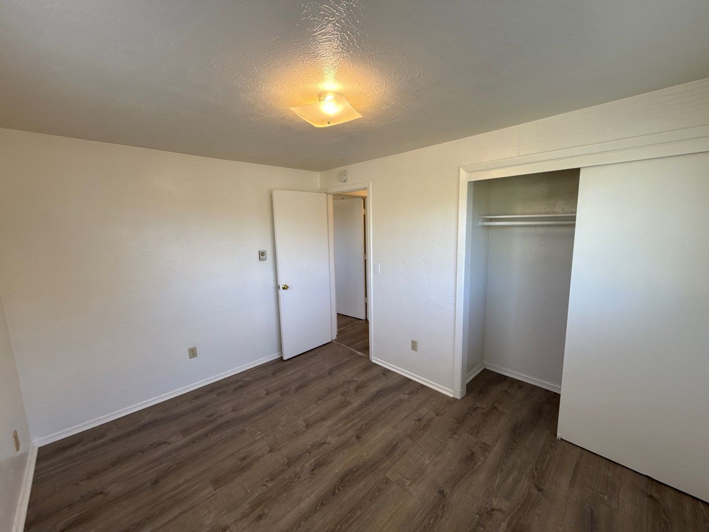 SE Salem 2 Bed 1 Bath 2nd Floor, Apartment, W/S/G Paid, AVAILABLE NOW! property image