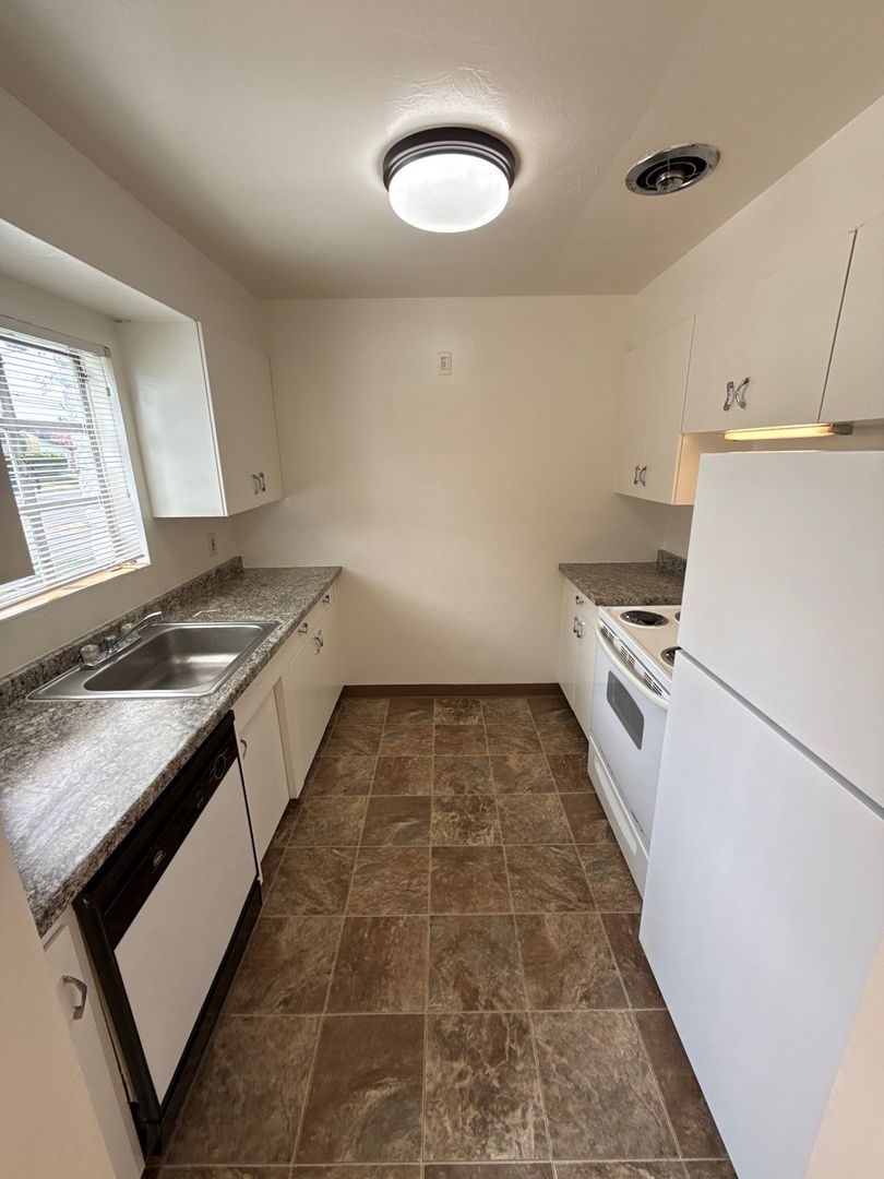 2nd & 3rd Month Only $500 – NE Salem 2 Bed, 1 Bath, 1st Floor Apartment, AVAILABLE NOW! property image