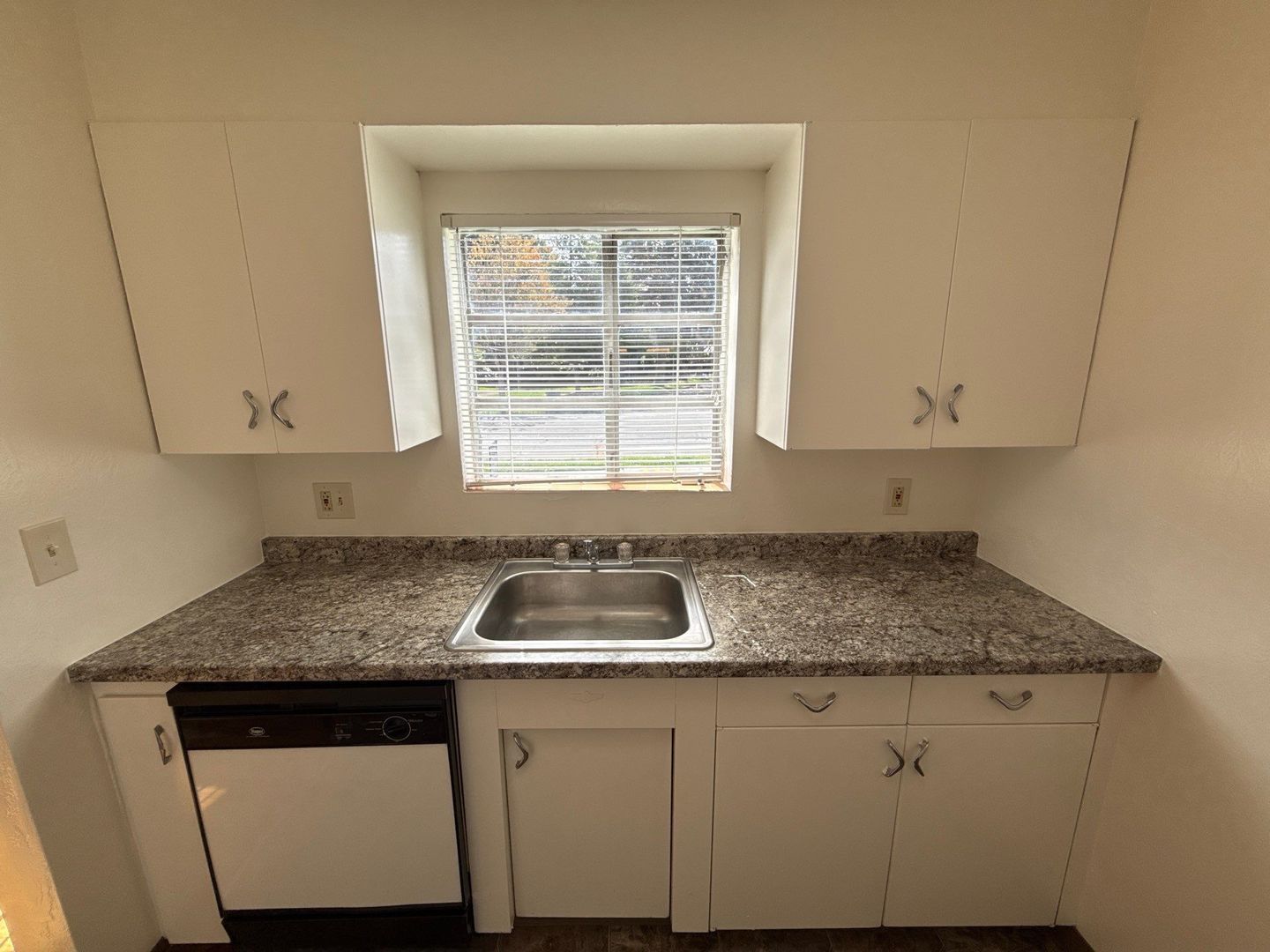 2nd & 3rd Month Only $500 – NE Salem 2 Bed, 1 Bath, 1st Floor Apartment, AVAILABLE NOW! property image