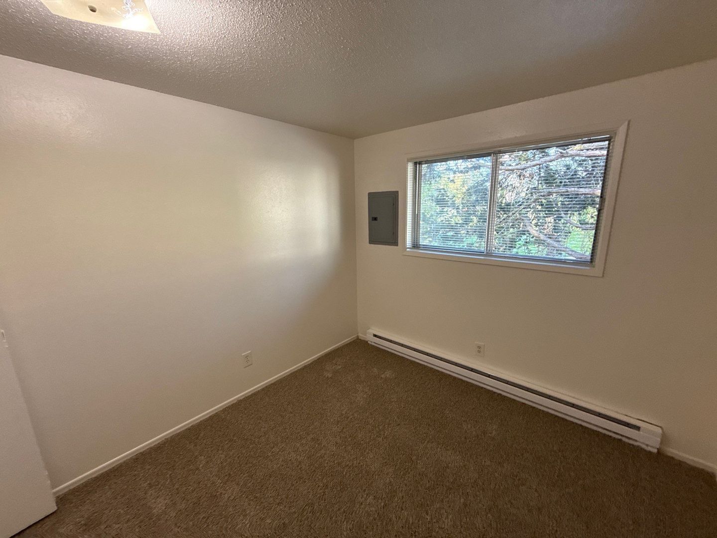 $1,095 First 3 Months, NE Salem, 2 Bed, 1 Bath, 2nd Floor Apartment, AVAILABLE NOW! property image