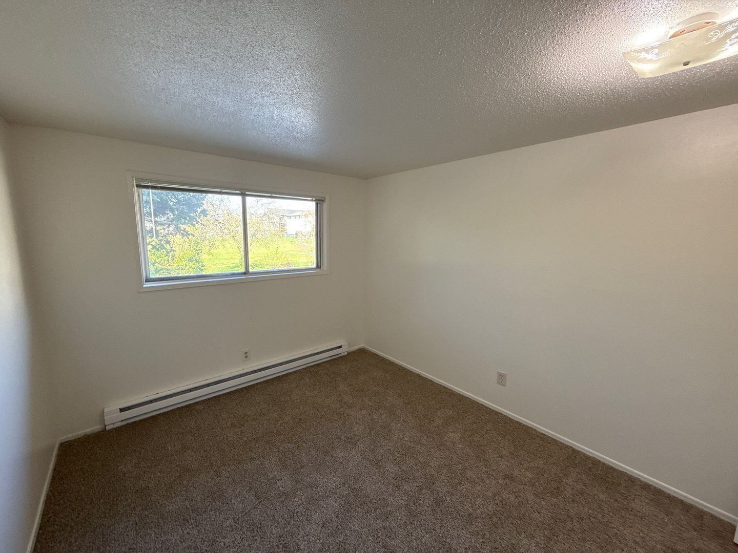 $1,095 First 3 Months, NE Salem, 2 Bed, 1 Bath, 2nd Floor Apartment, AVAILABLE NOW! property image