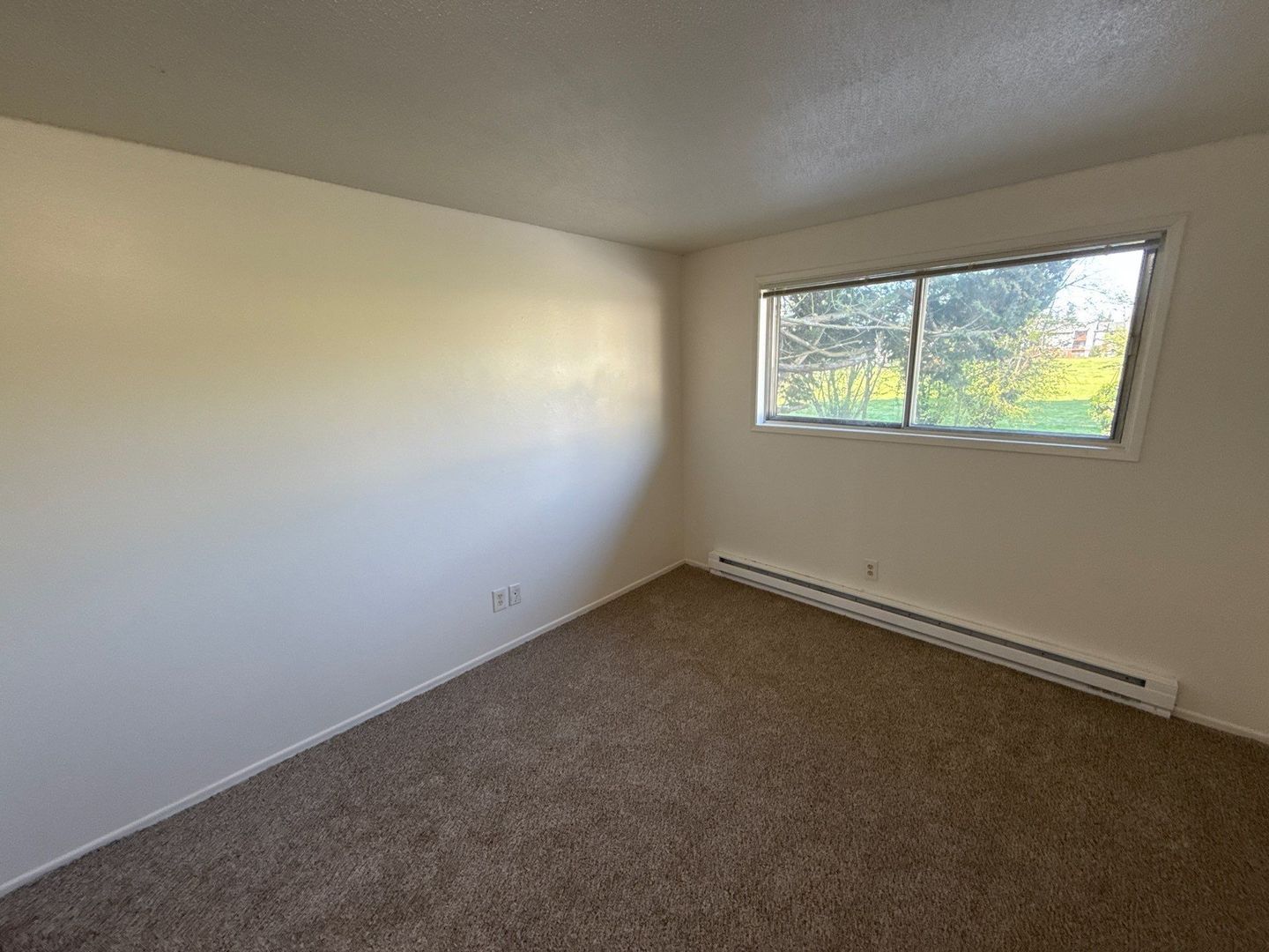 $1,095 First 3 Months, NE Salem, 2 Bed, 1 Bath, 2nd Floor Apartment, AVAILABLE NOW! property image