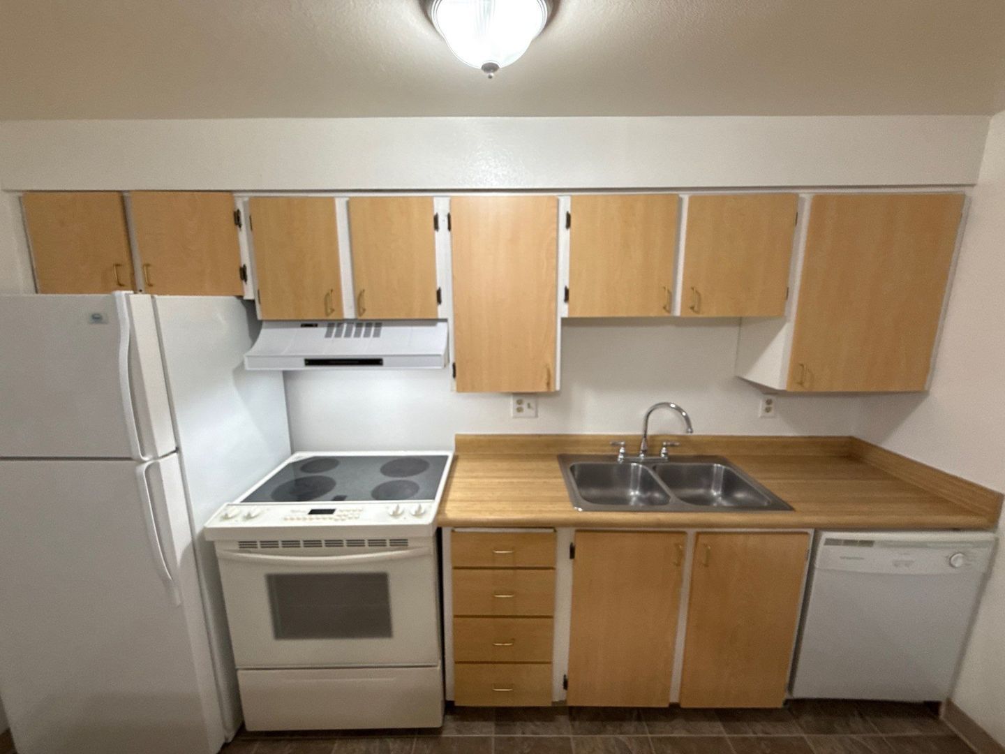 $1,025 First 3 Months, S Salem, 1 Bed, 1 Bath, 2nd Floor Apartment, Laundry On Site, AVAILABLE NOW! property image