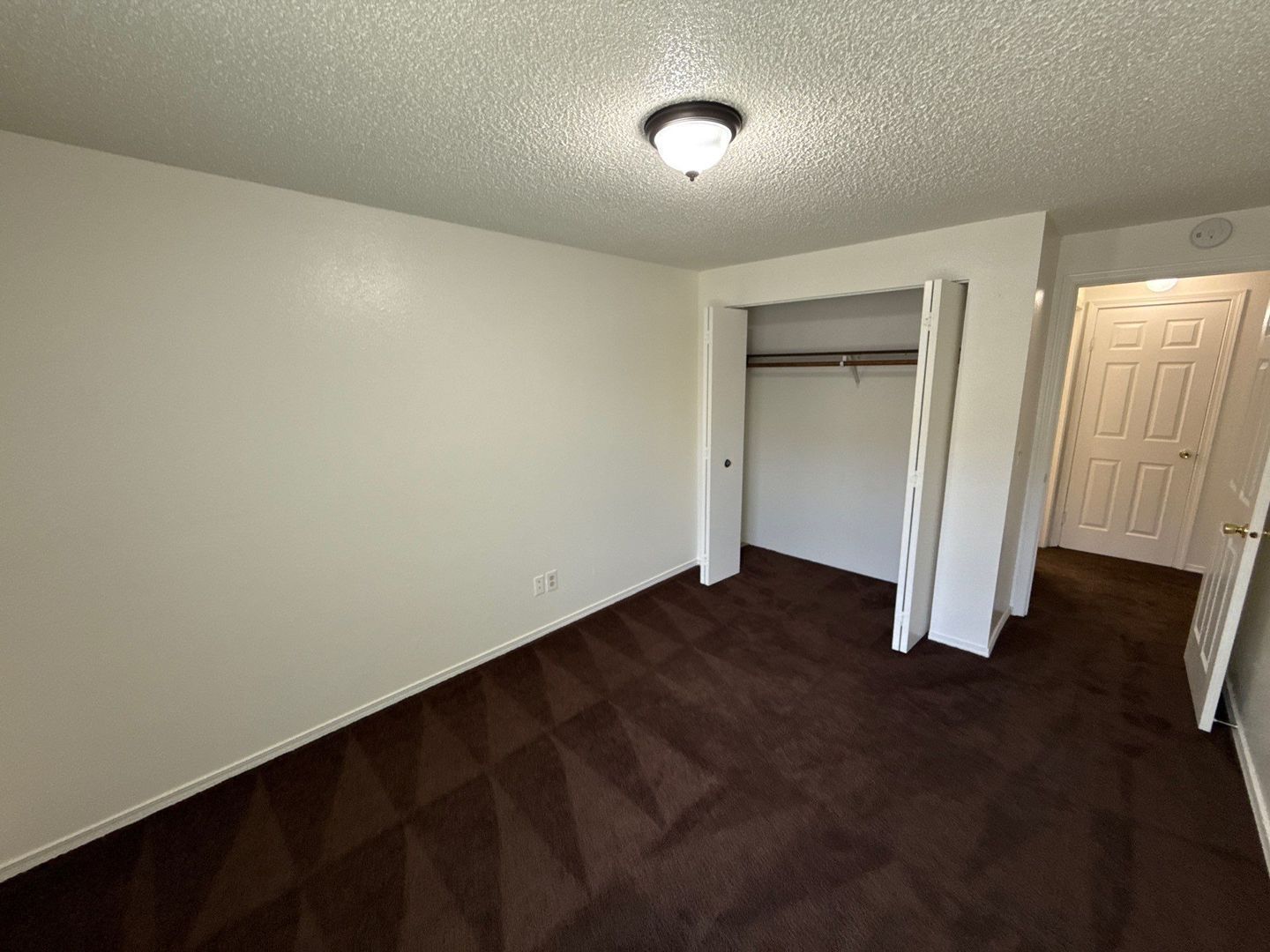 $1,025 First 3 Months, S Salem, 1 Bed, 1 Bath, 2nd Floor Apartment, Laundry On Site, AVAILABLE NOW! property image