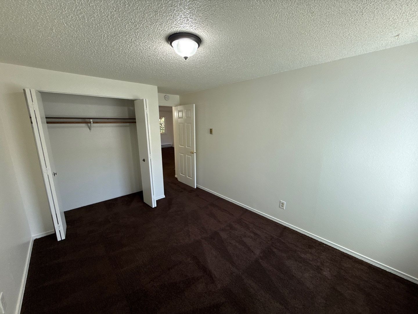 $1,025 First 3 Months, S Salem, 1 Bed, 1 Bath, 2nd Floor Apartment, Laundry On Site, AVAILABLE NOW! property image