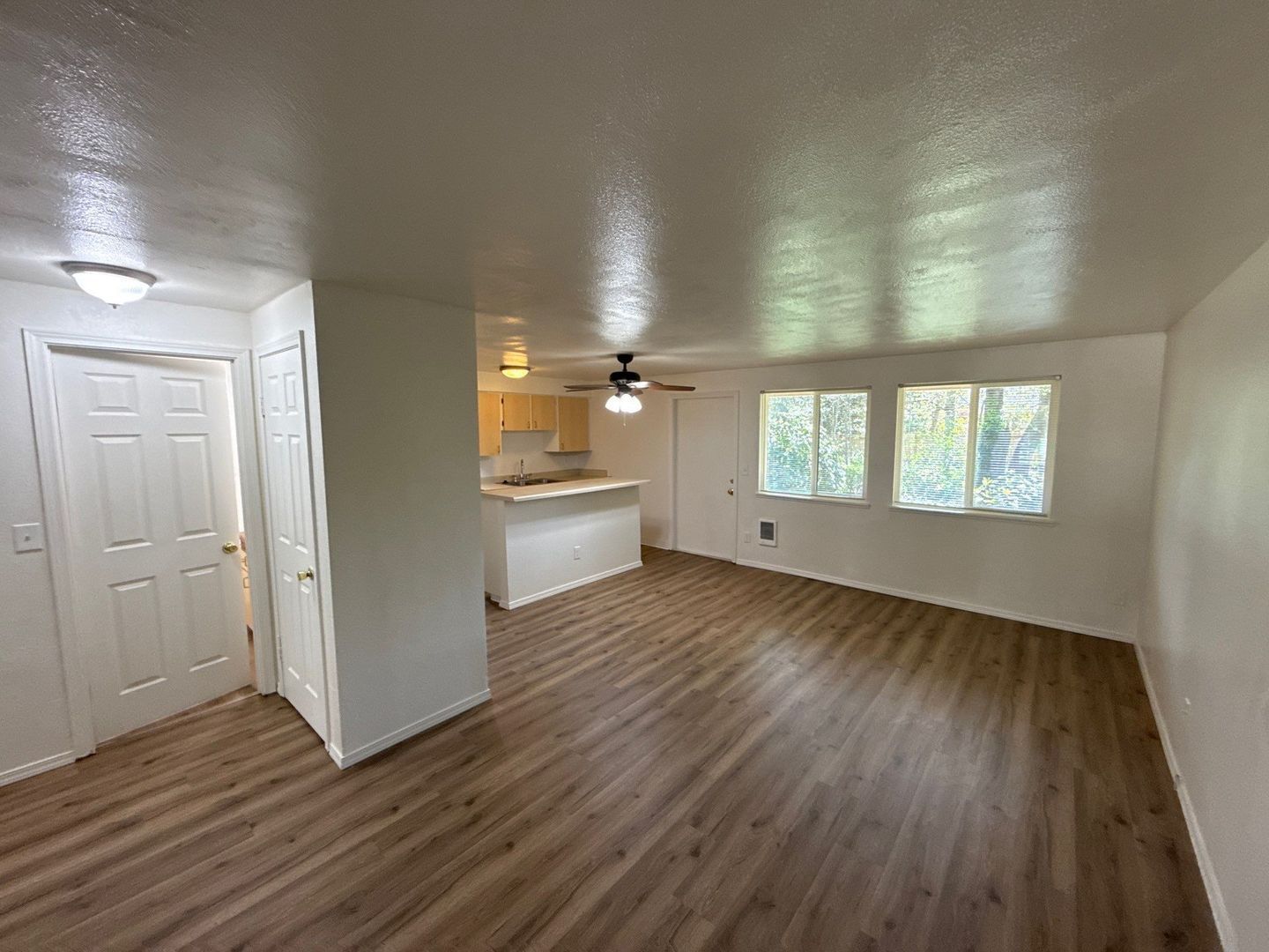 $1,025 First 3 Months, S Salem, 1 Bed, 1 Bath, 1st Floor Apartment, Laundry On Site, AVAILABLE NOW! property image