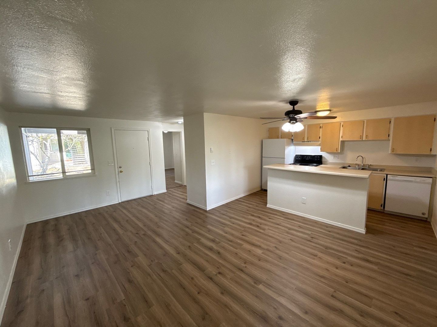 $1,025 First 3 Months, S Salem, 1 Bed, 1 Bath, 1st Floor Apartment, Laundry On Site, AVAILABLE NOW! property image