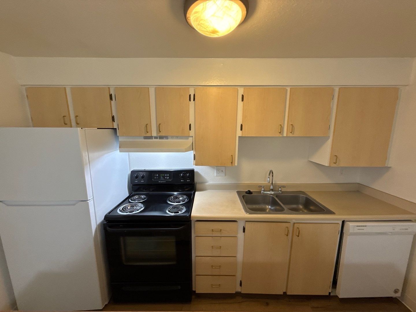 $1,025 First 3 Months, S Salem, 1 Bed, 1 Bath, 1st Floor Apartment, Laundry On Site, AVAILABLE NOW! property image