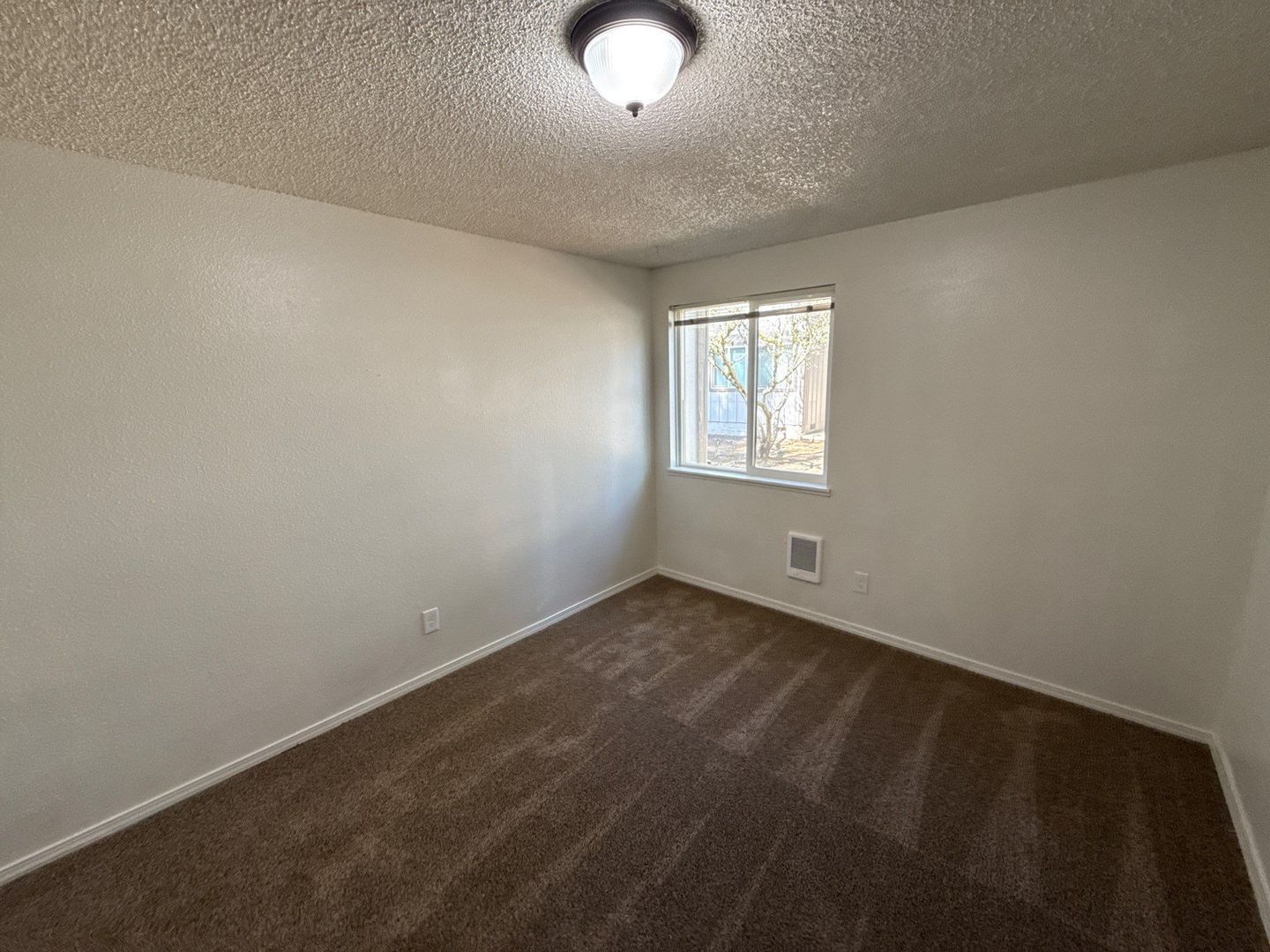 $1,025 First 3 Months, S Salem, 1 Bed, 1 Bath, 1st Floor Apartment, Laundry On Site, AVAILABLE NOW! property image